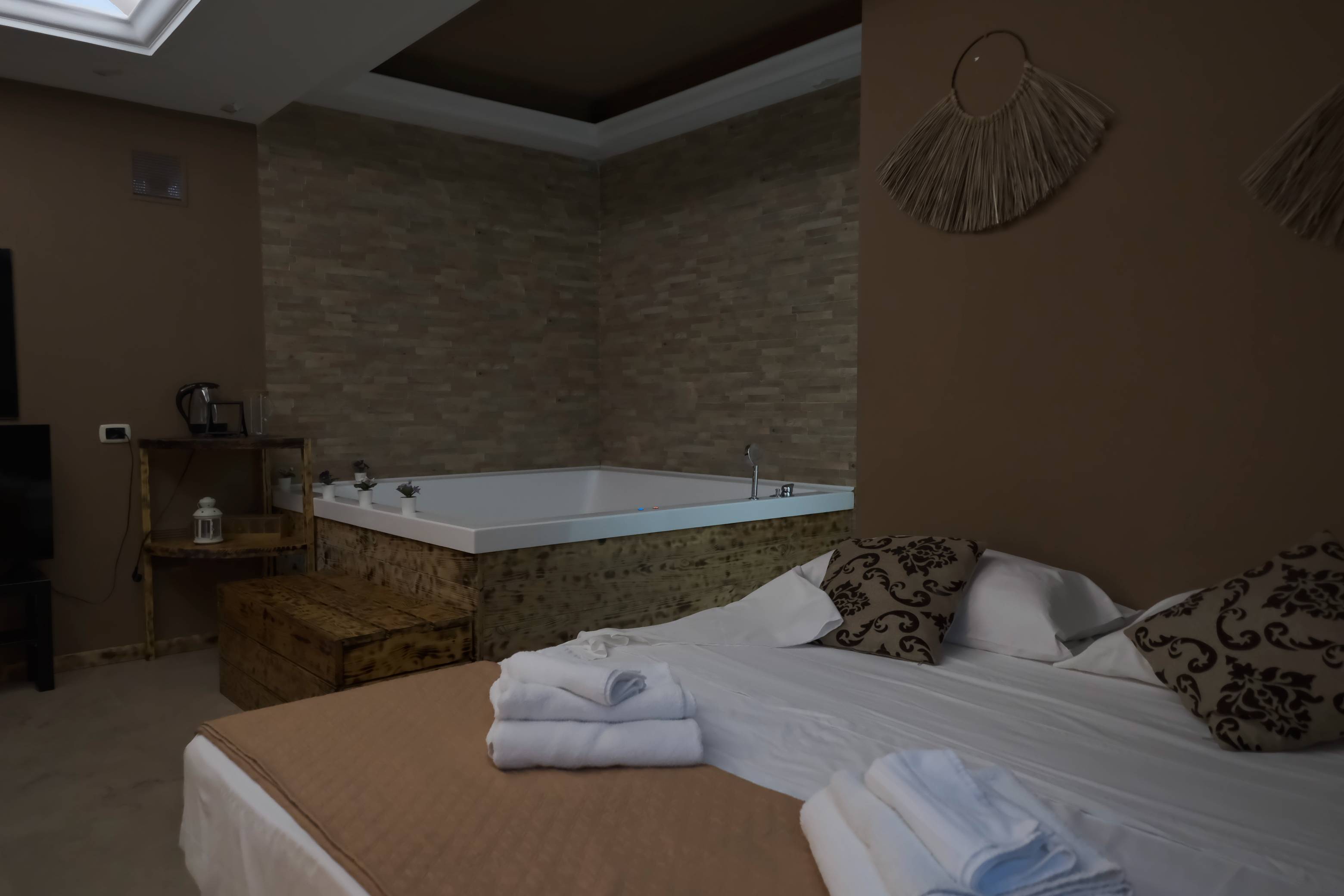 Royalty Rooms & Spa