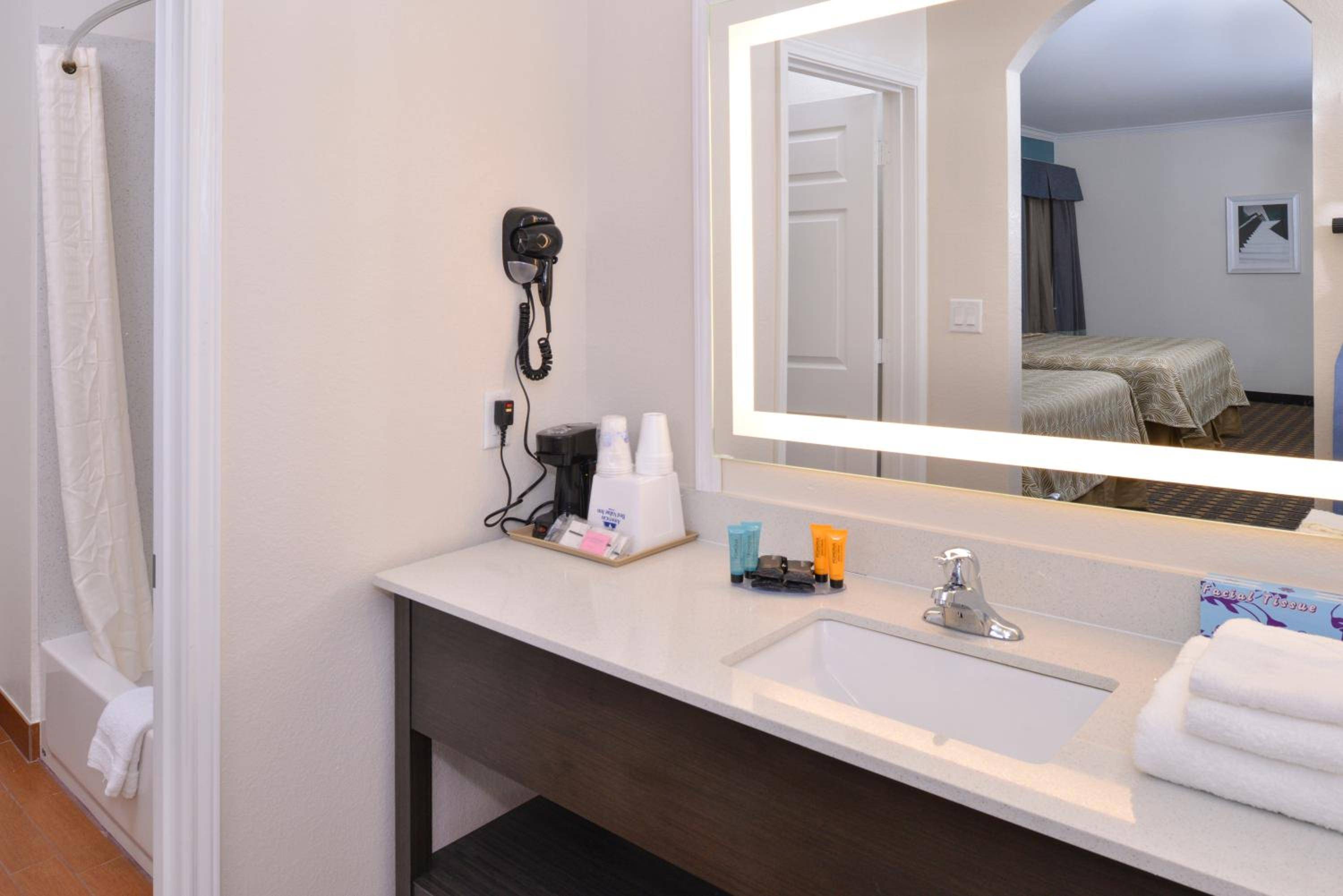 Regency Inn & Suites- NW Houston