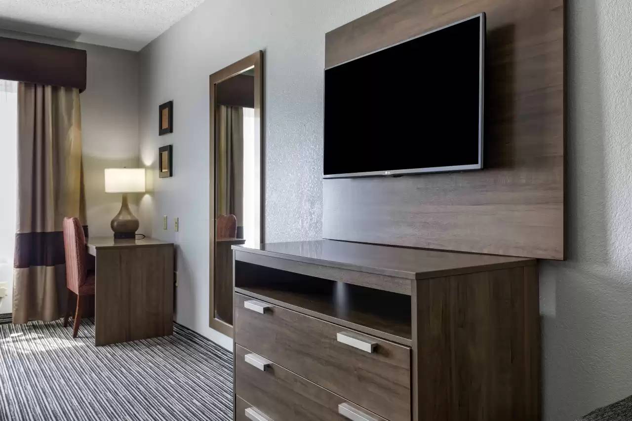 Quality Inn & Suites I-35 E/Walnut Hill