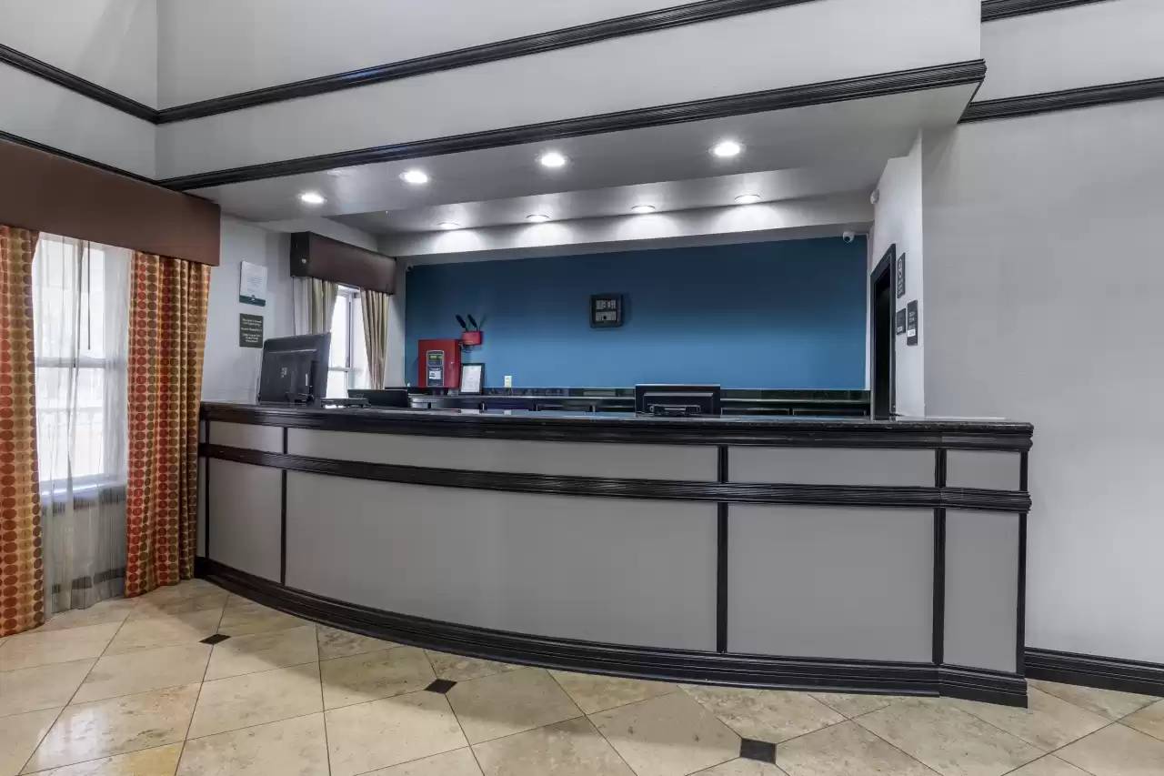 Quality Inn & Suites I-35 E/Walnut Hill