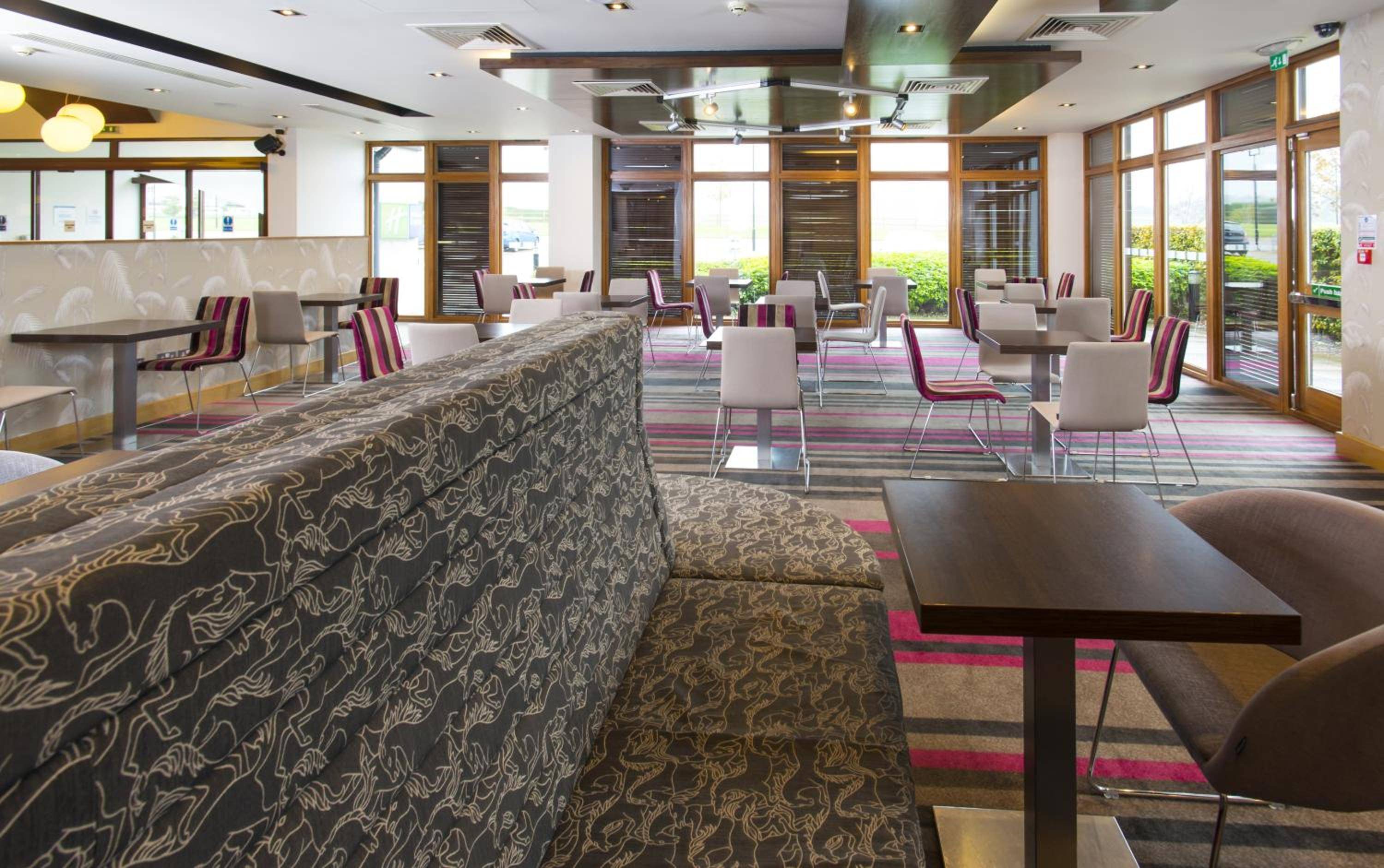 Holiday Inn Express London - Epsom Downs, an IHG Hotel