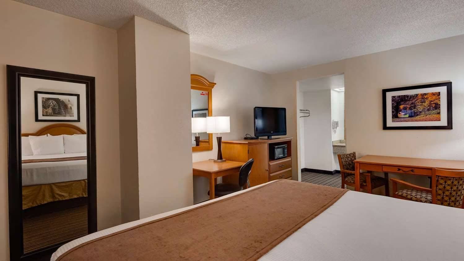 Best Western War Bonnet Inn