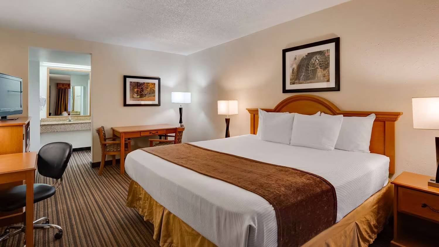 Best Western War Bonnet Inn 1015 - 92c34a6f66264c7420951281813937a6 Best Western War Bonnet Inn.avif