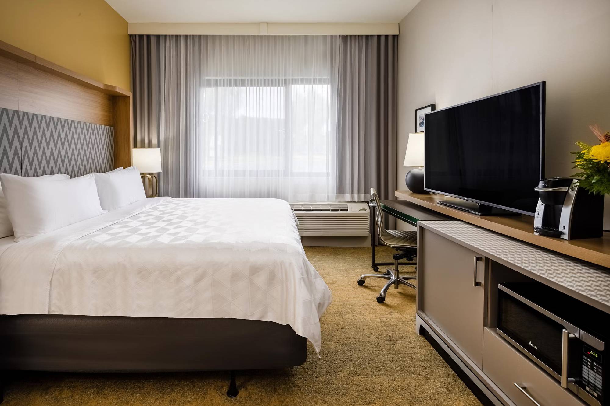 Holiday Inn - Long Island - ISLIP Arpt East, an IHG Hotel