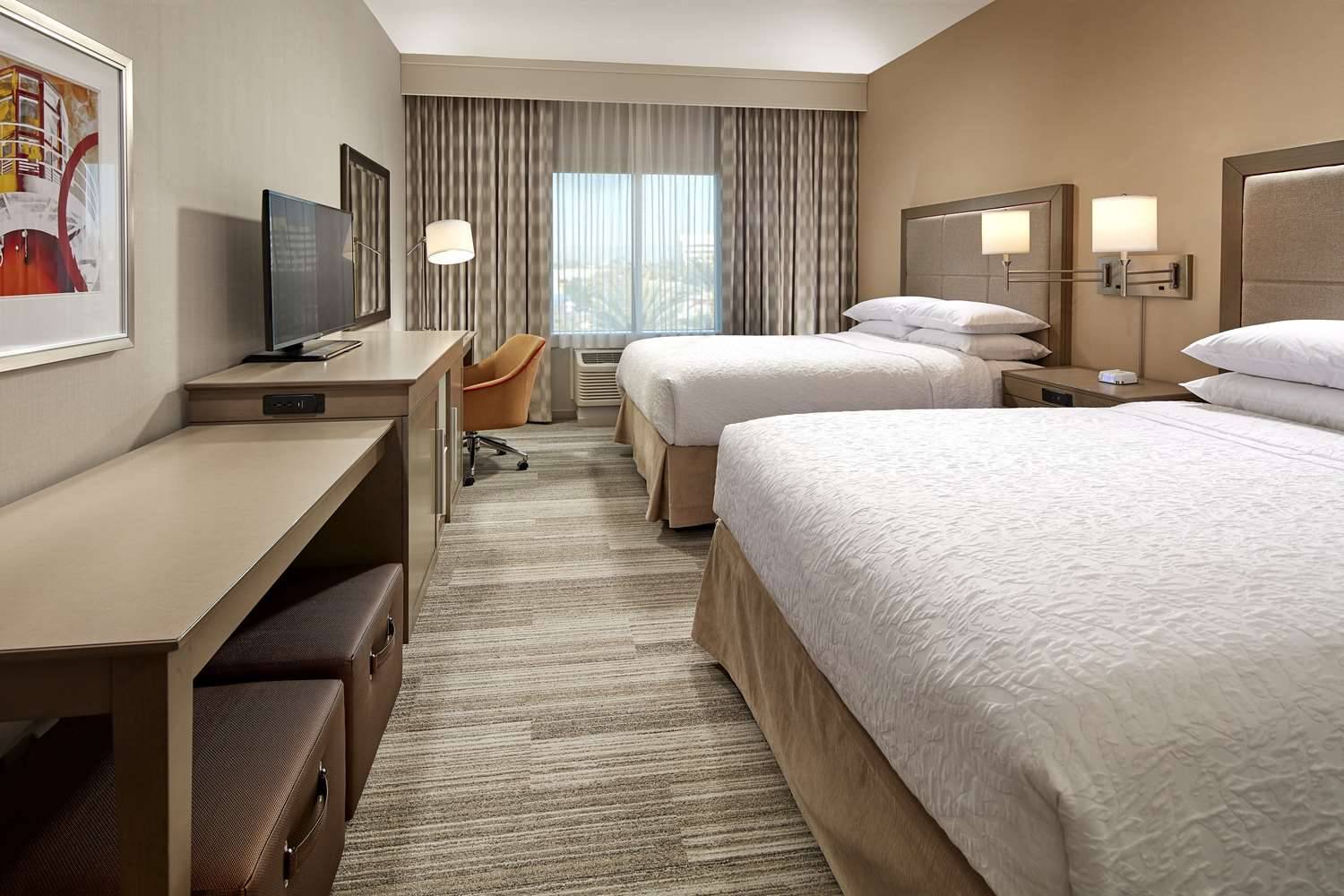 Hampton Inn Long Beach Airport