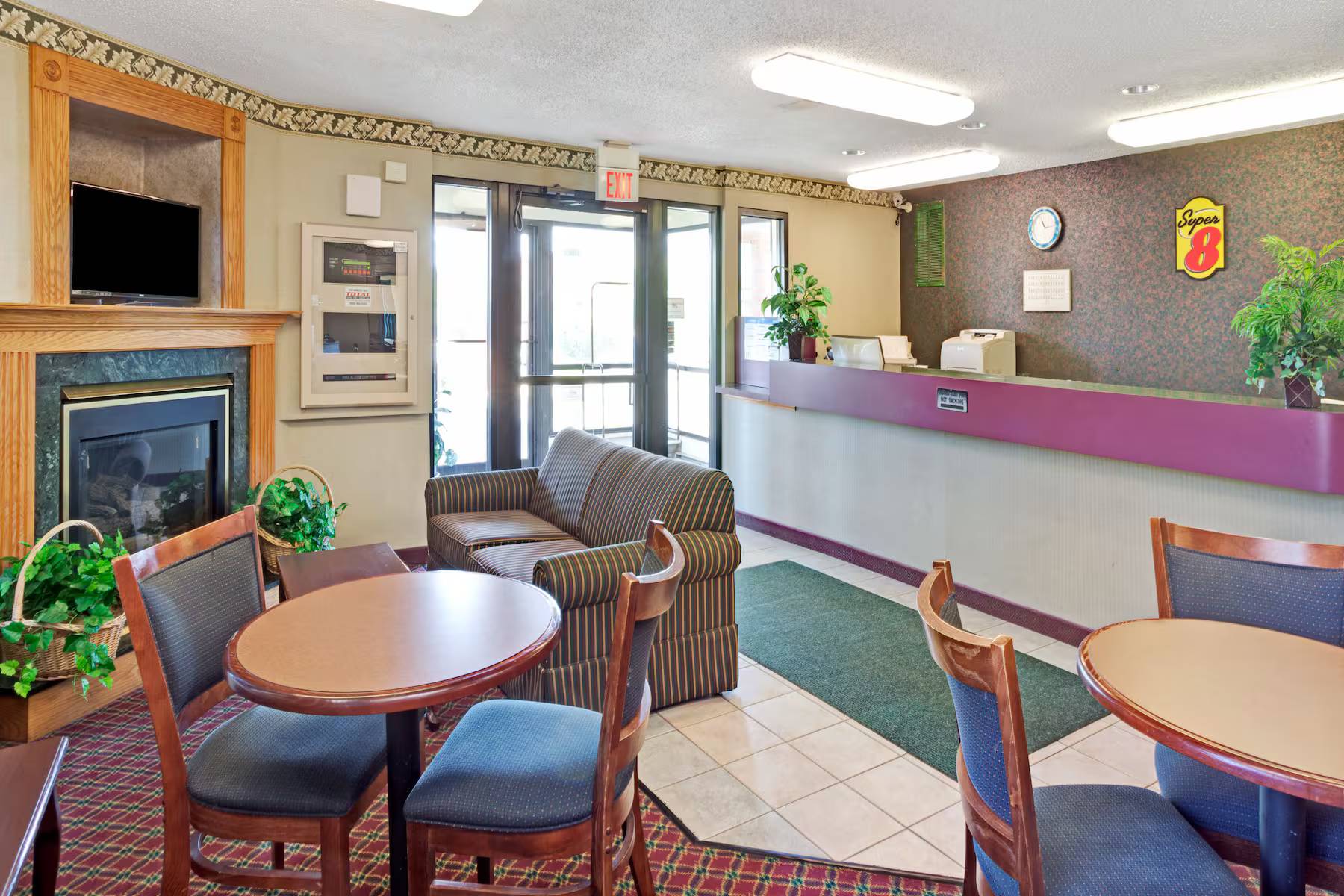 Super 8 by Wyndham Monee I-57