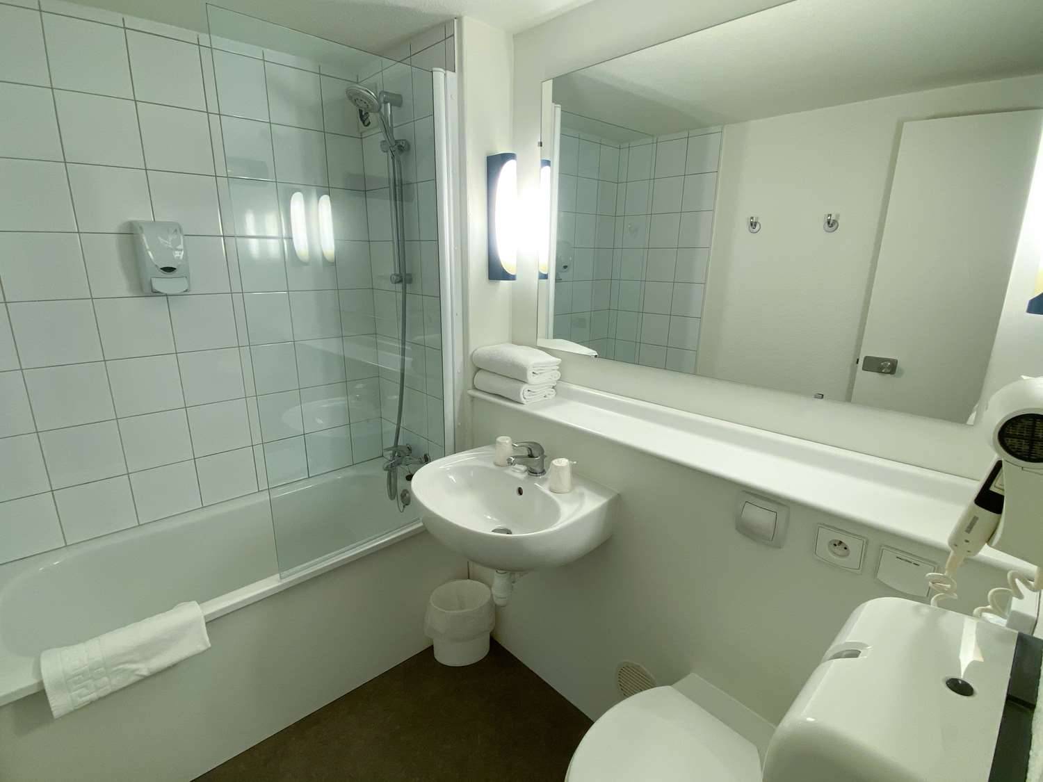 Kyriad Direct Roanne Hôtel