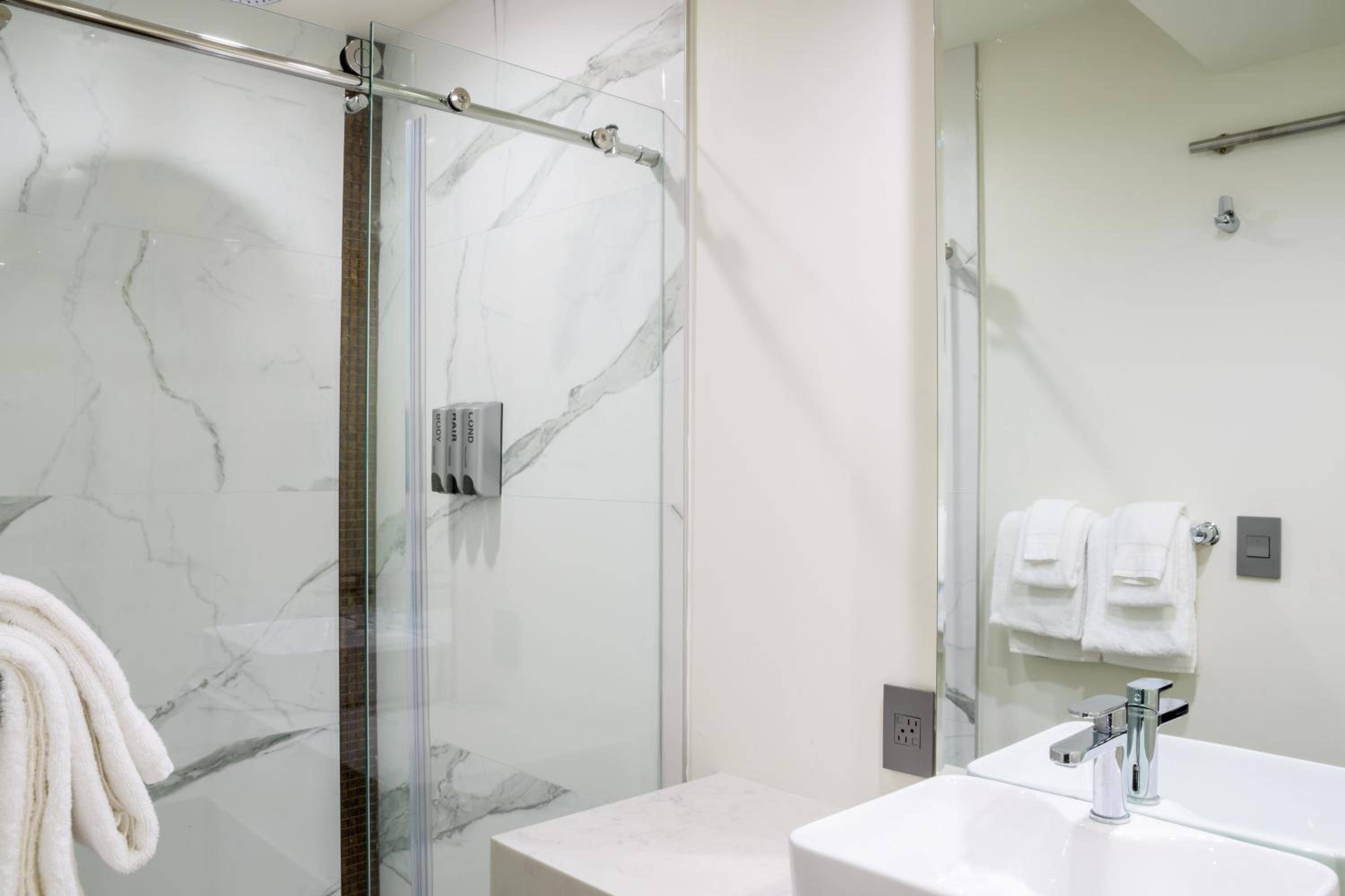 Hotel Xilo Glendale