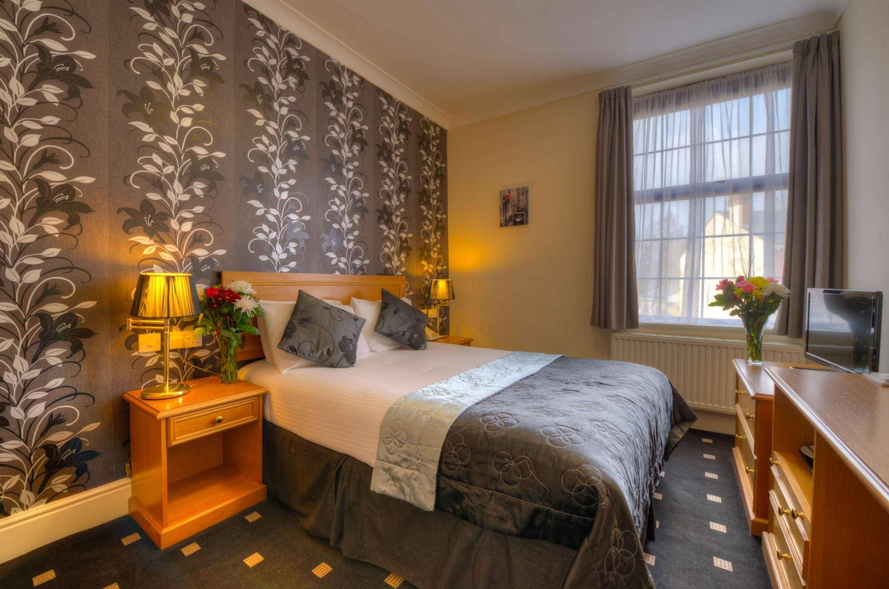 Bridge House Hotel