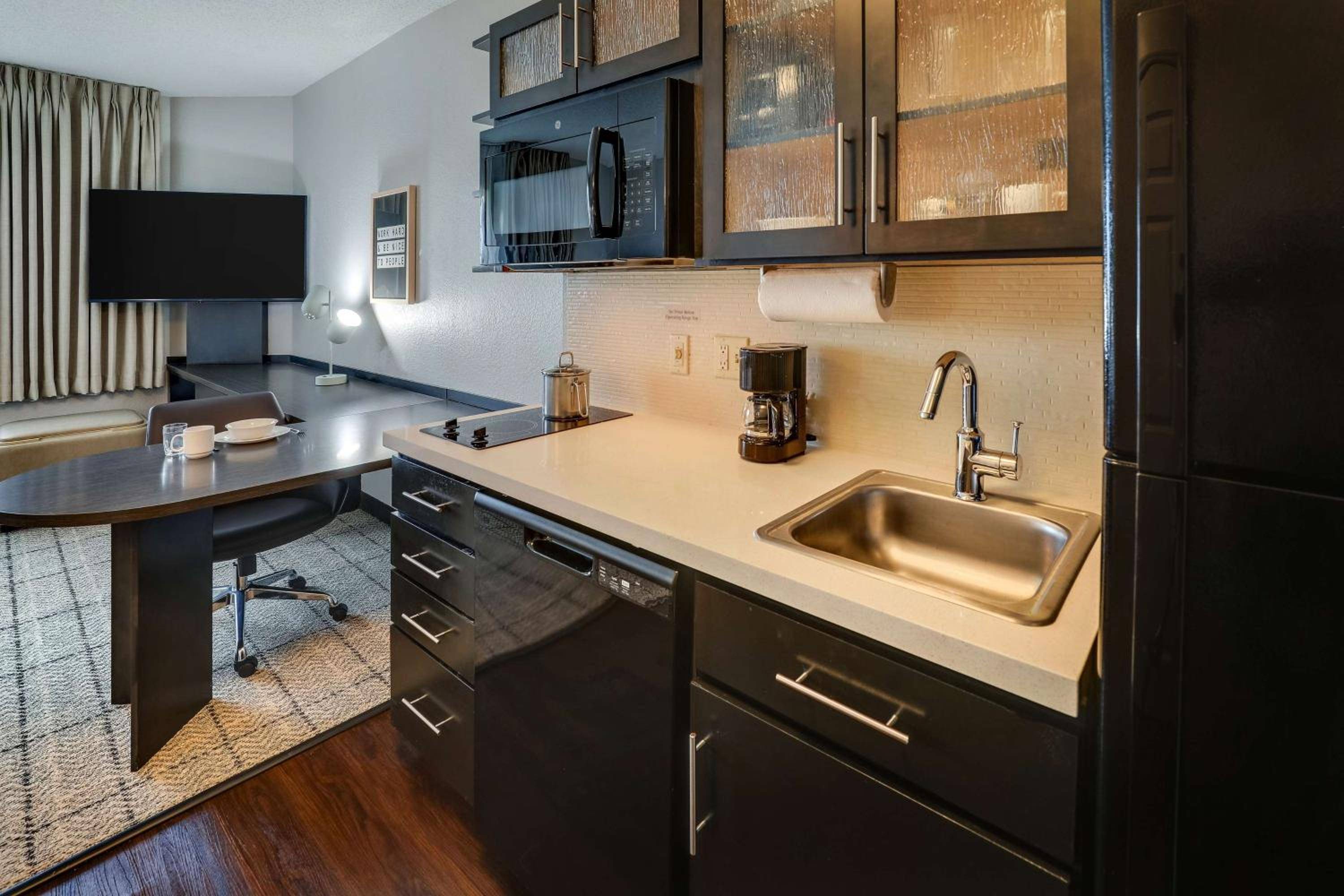 Sonesta Simply Suites Miami Airport Doral