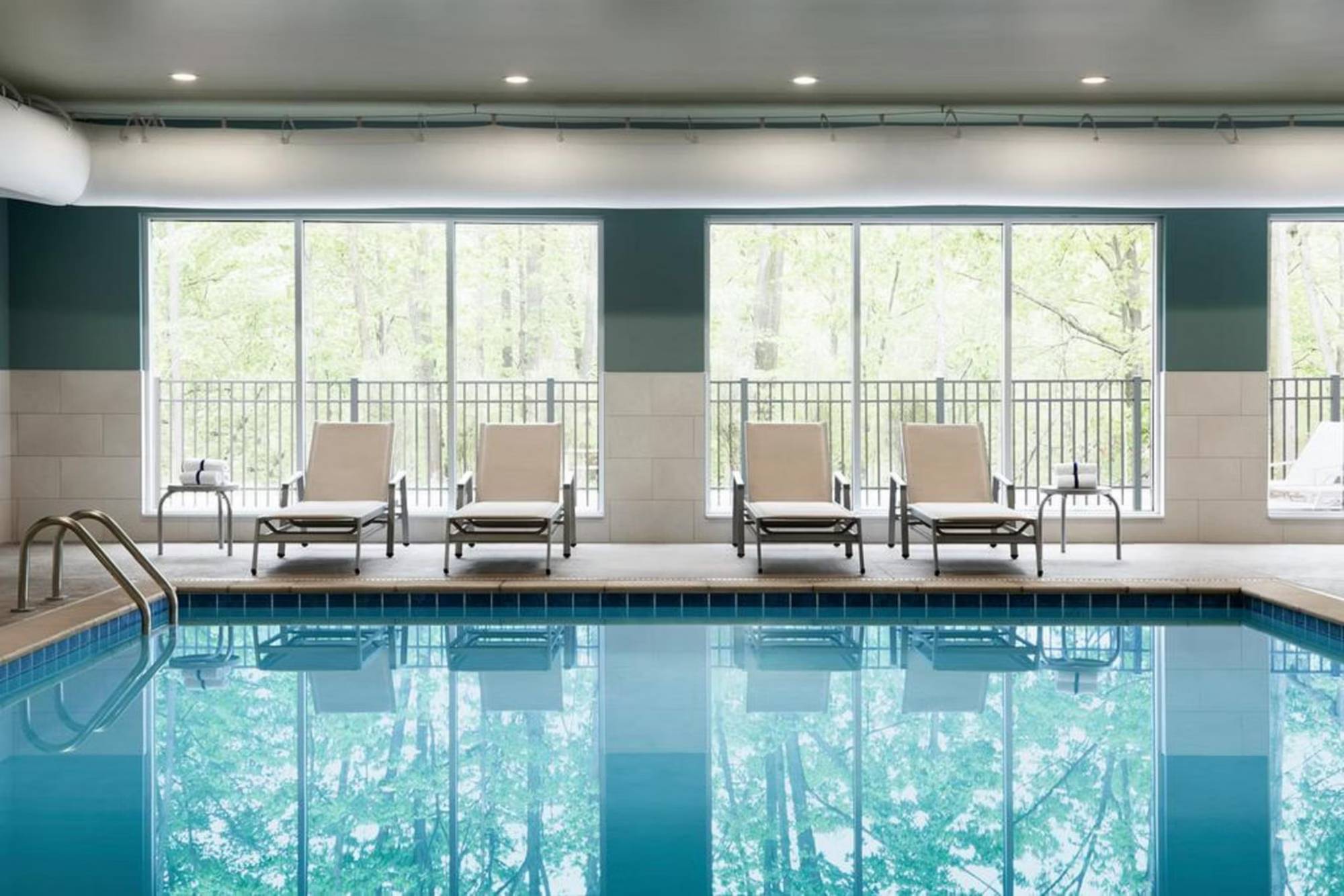 Holiday Inn Express & Suites Zion, an IHG Hotel