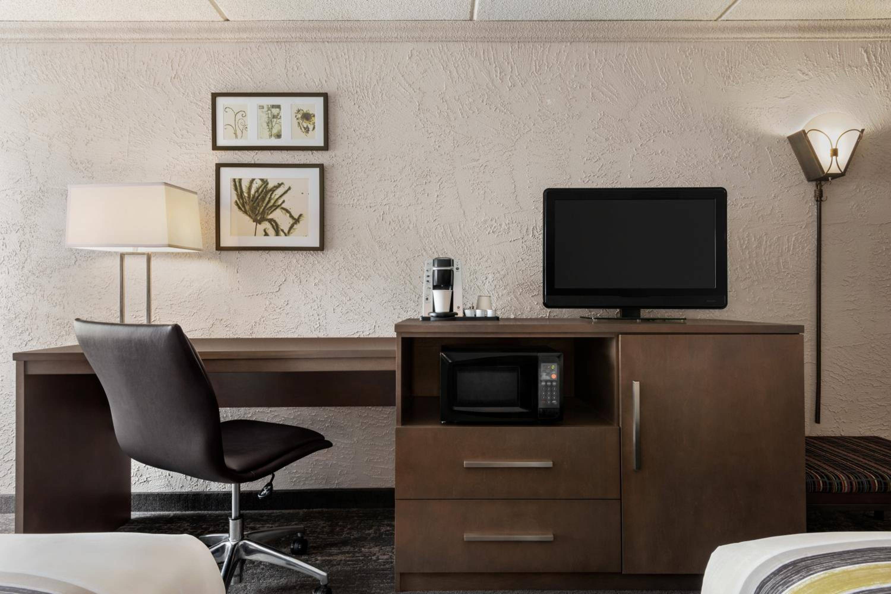 Country Inn & Suites by Radisson, Mt Pleasant-Racine West, WI