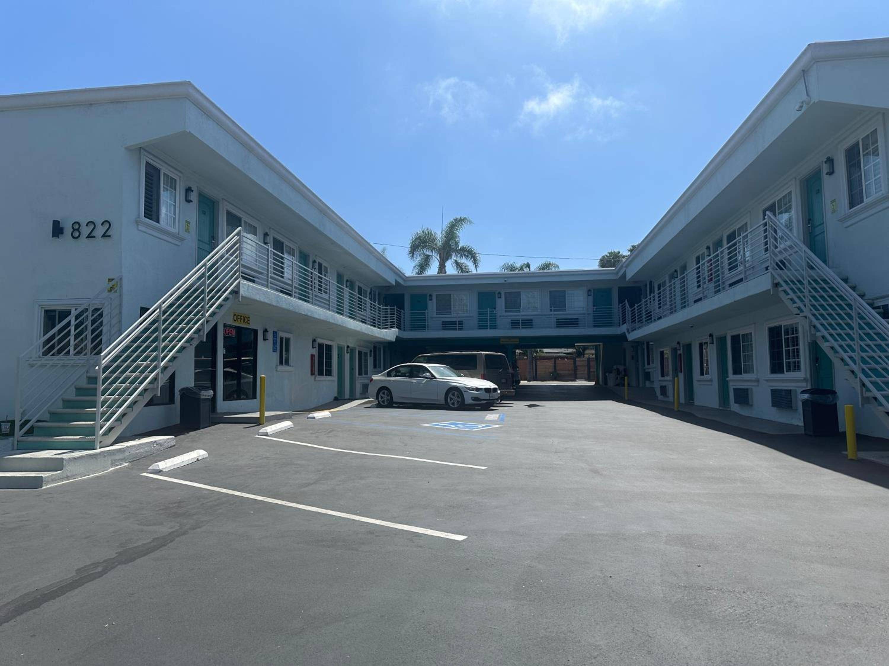 Super 8 by Wyndham Oceanside Downtown