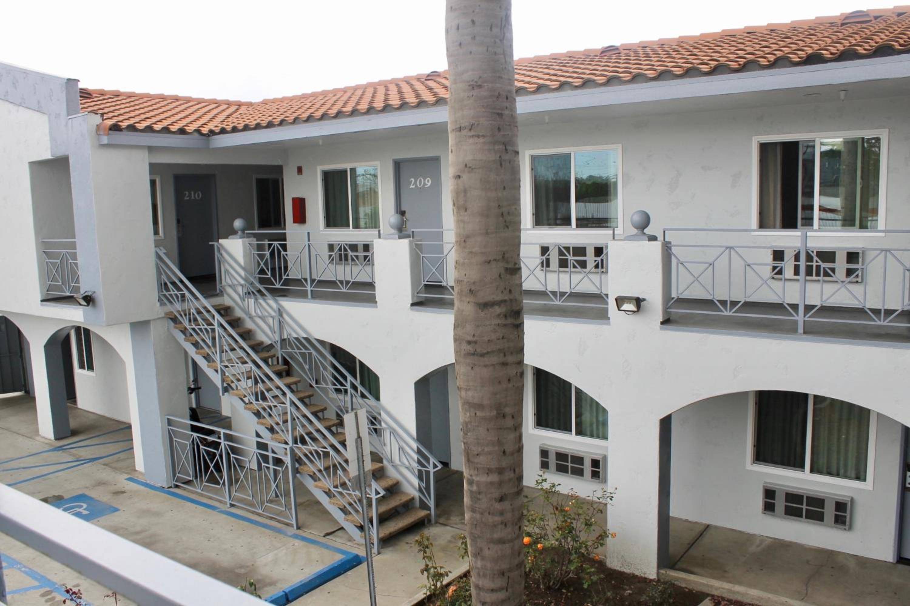 Crescent Inn