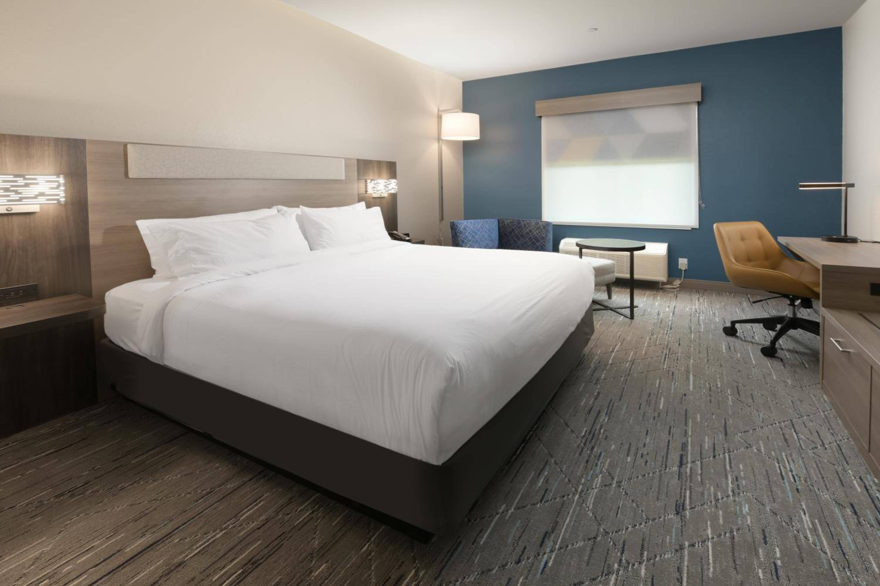 Holiday Inn Express & Suites - Williamstown - Glassboro, an IHG Hotel