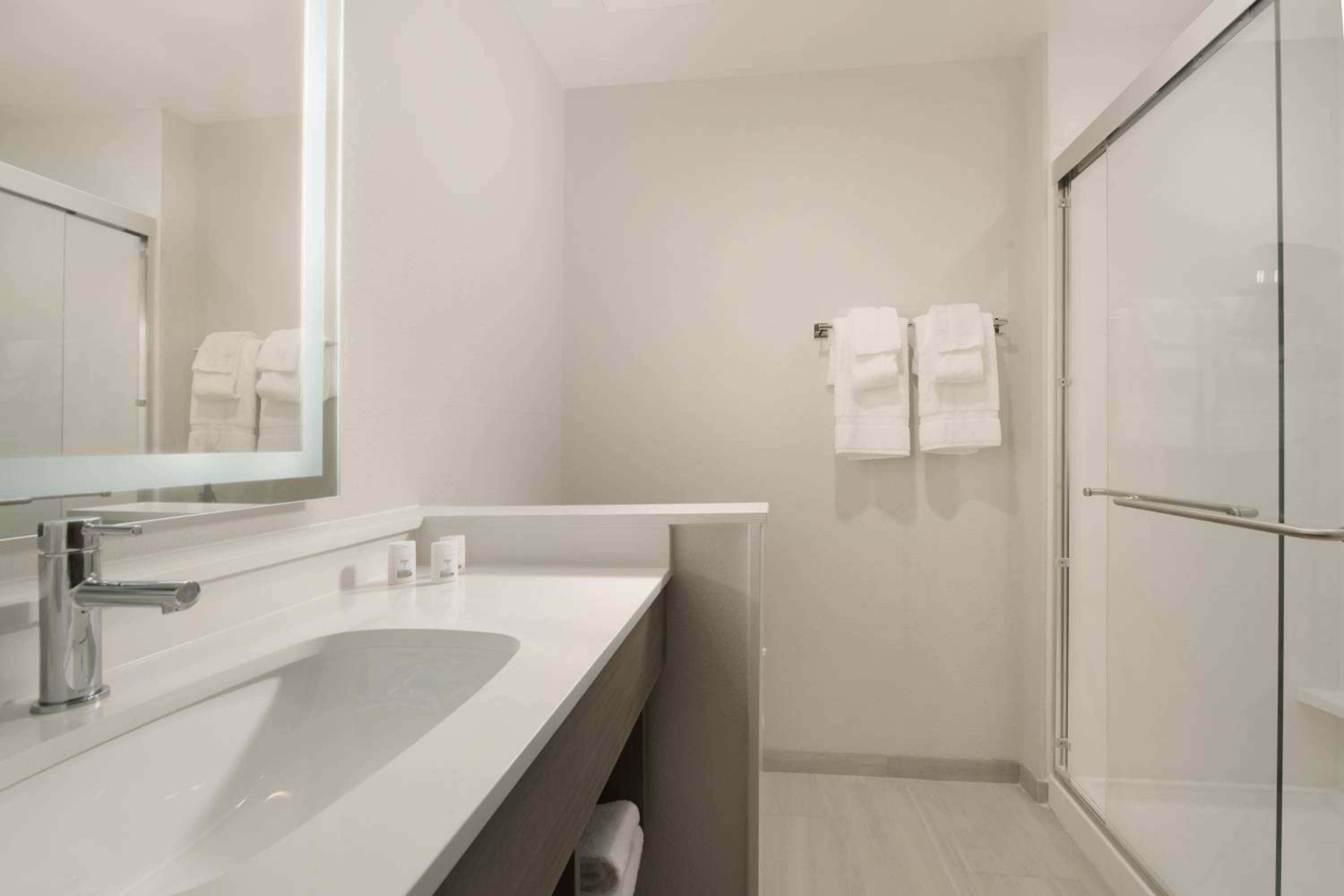 Holiday Inn Express & Suites - Williamstown - Glassboro, an IHG Hotel