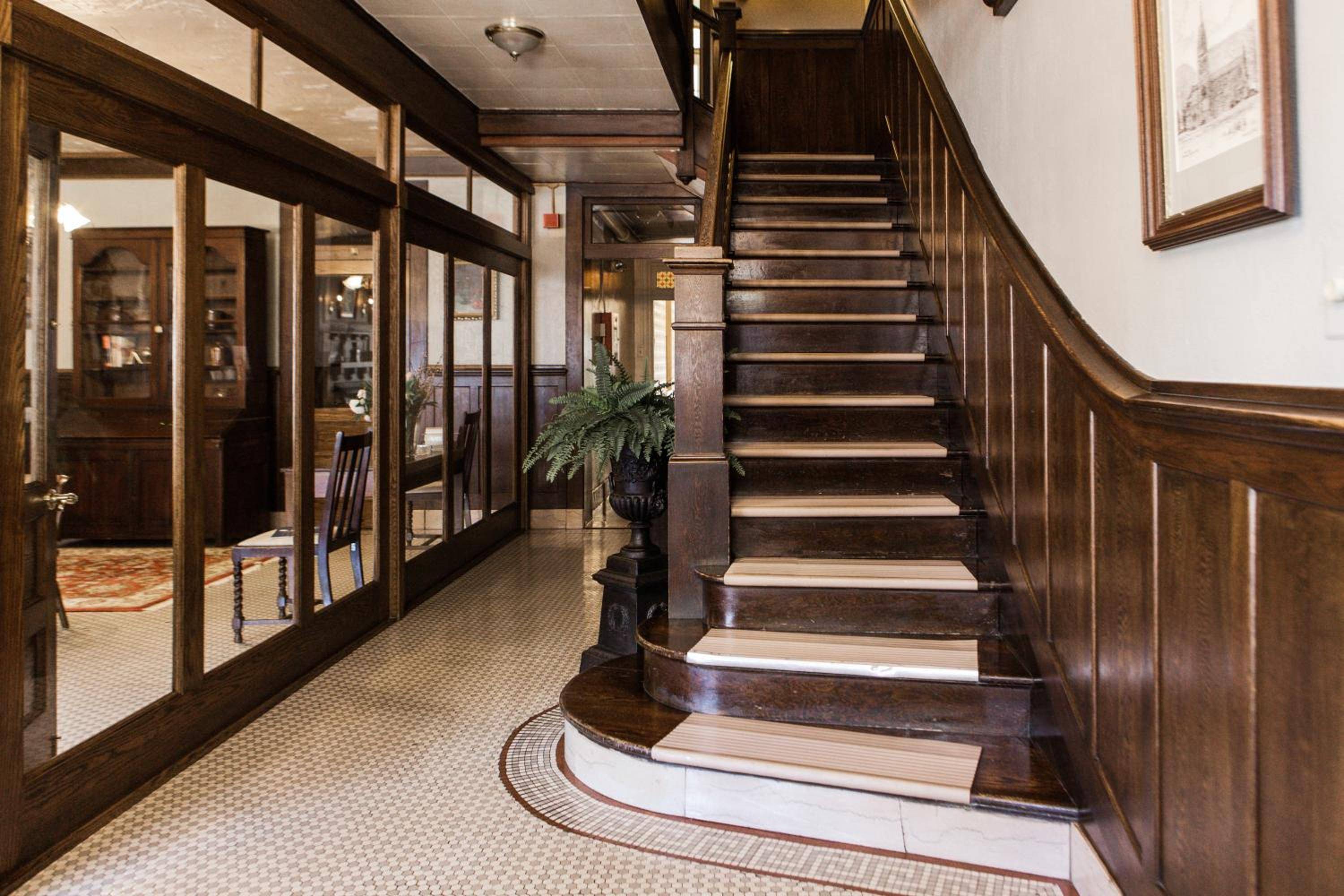 James Buchanan Hotel, Trademark Collection by Wyndham