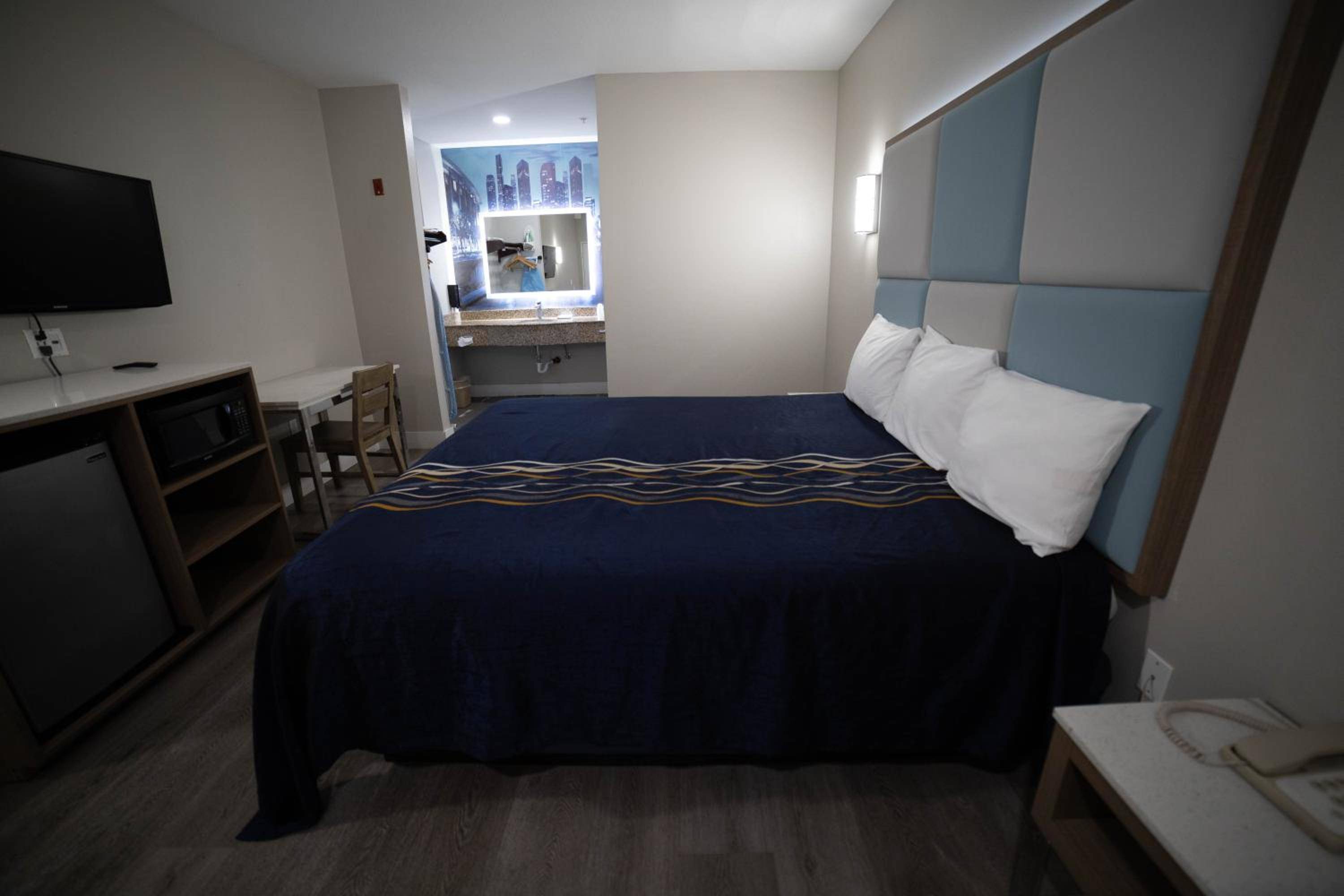Mid City Inn & Suites Pico Rivera