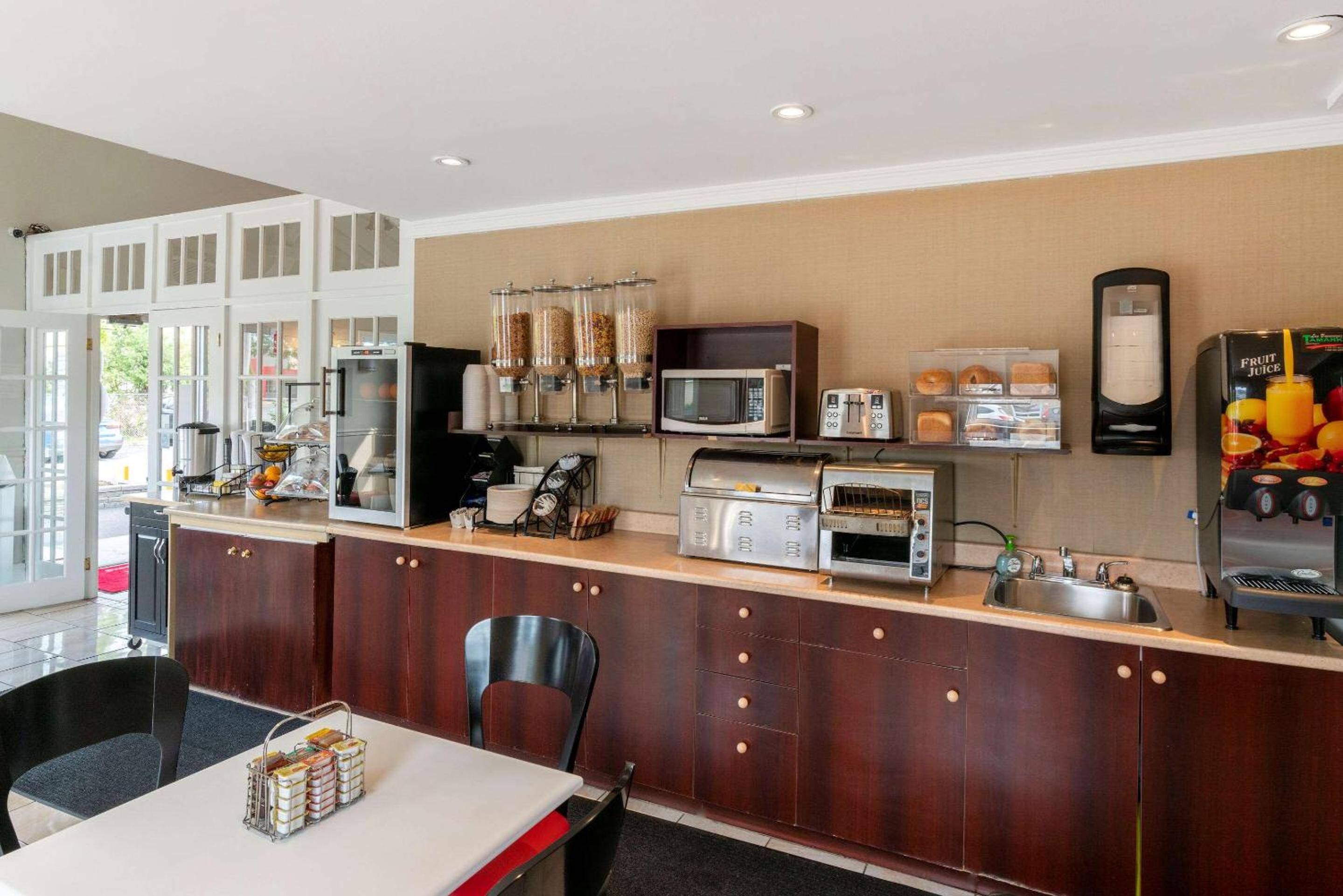 ECONOLODGE BROSSARD