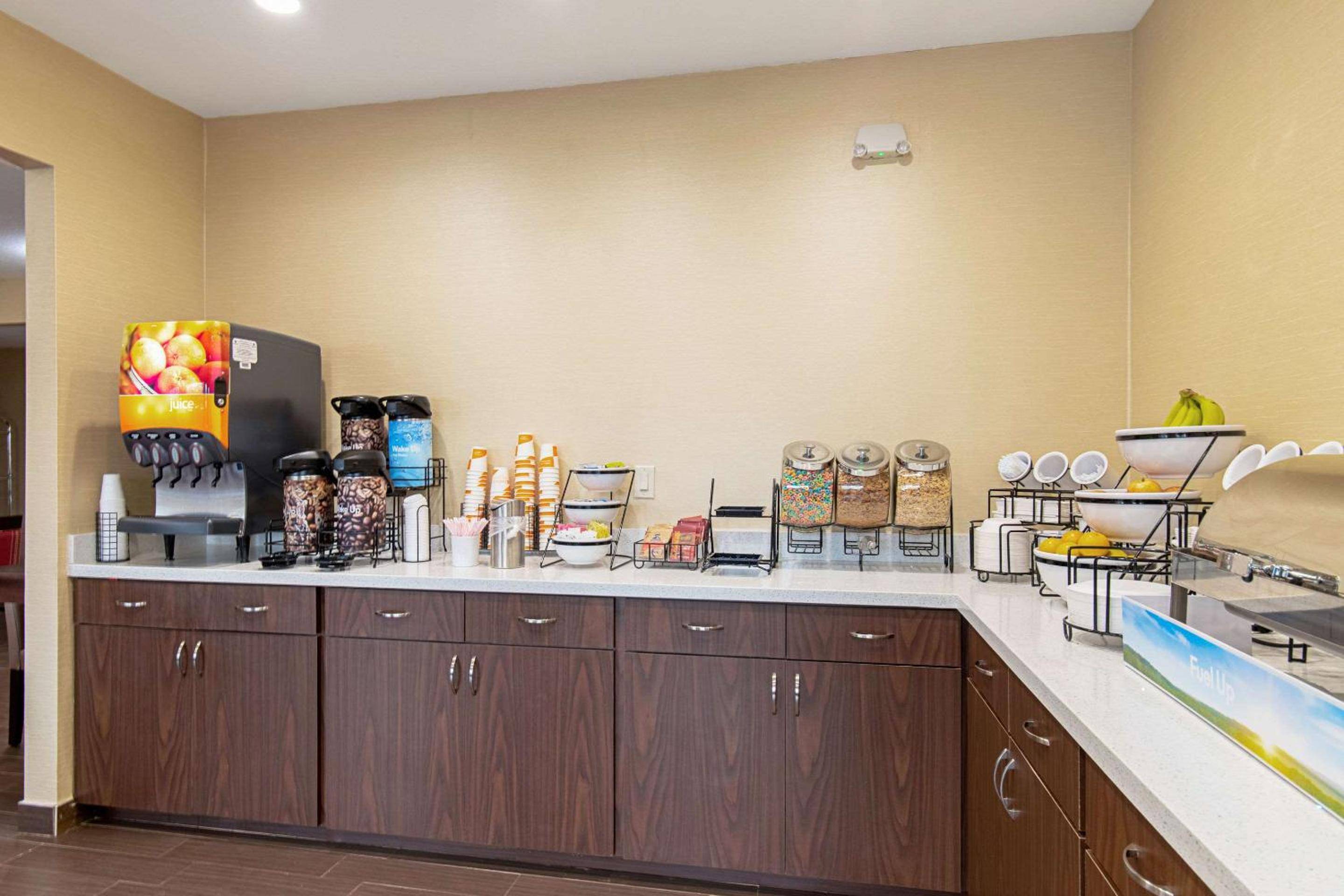 Comfort Inn & Suites and Suites Fredericksburg