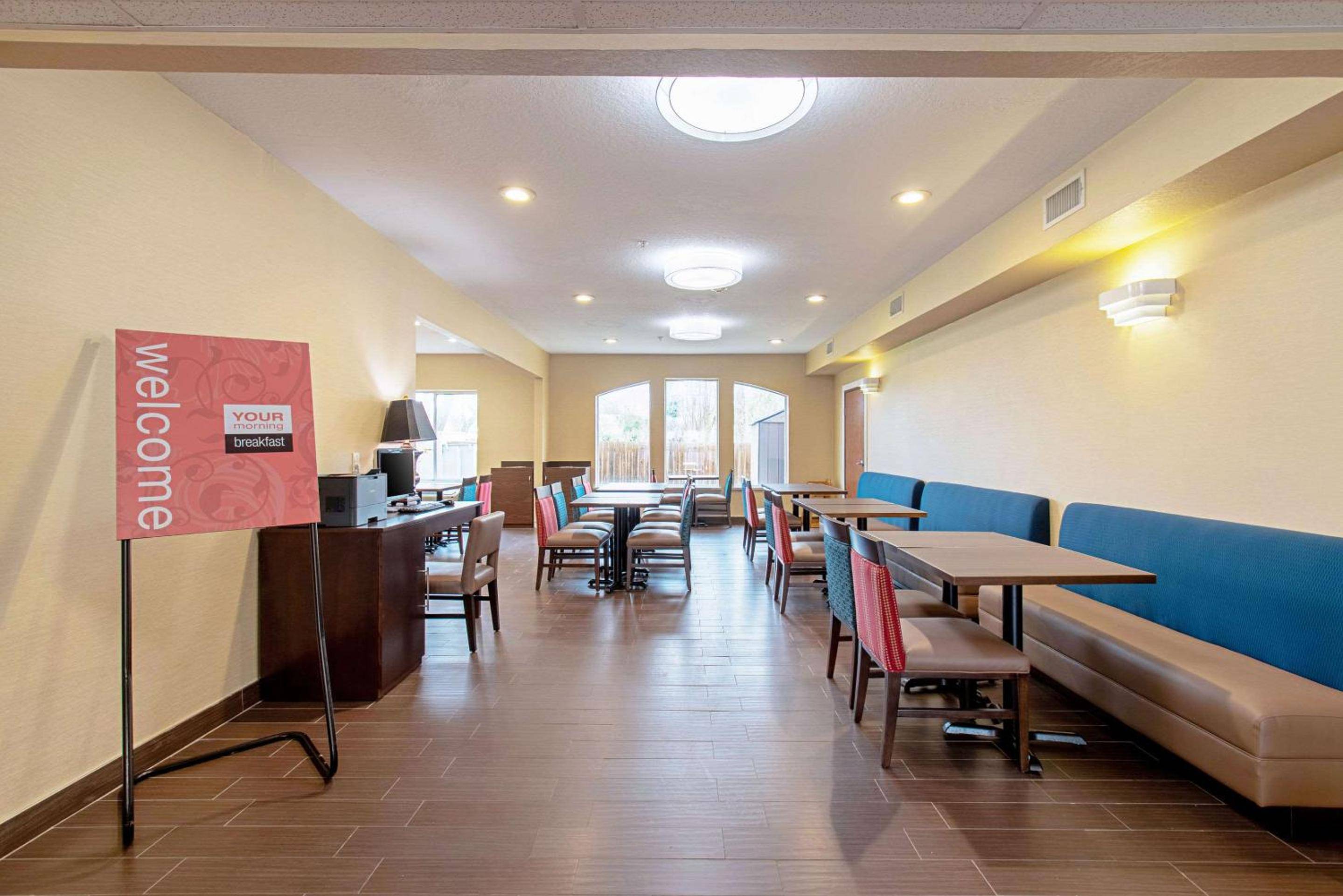 Comfort Inn & Suites and Suites Fredericksburg