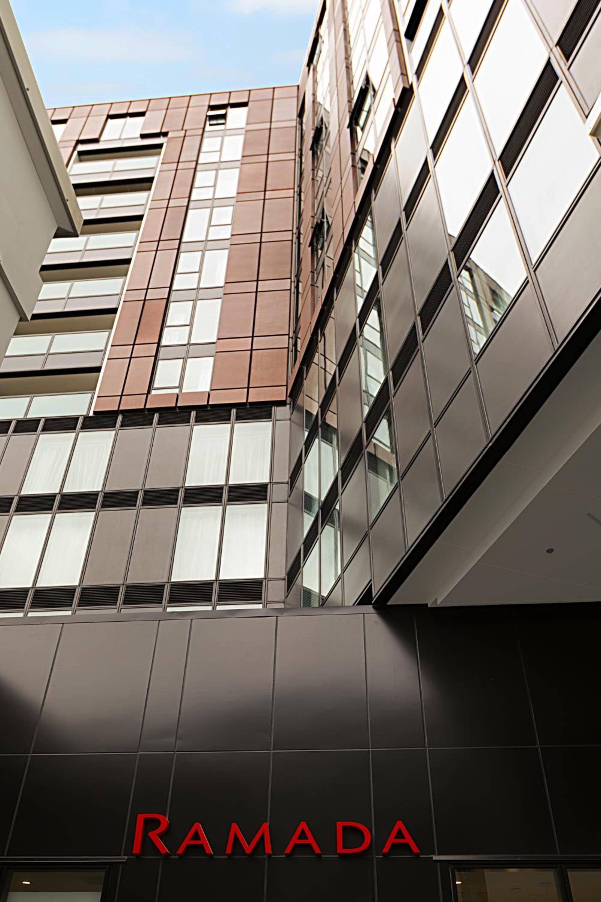 Ramada Suites Victoria Street West
