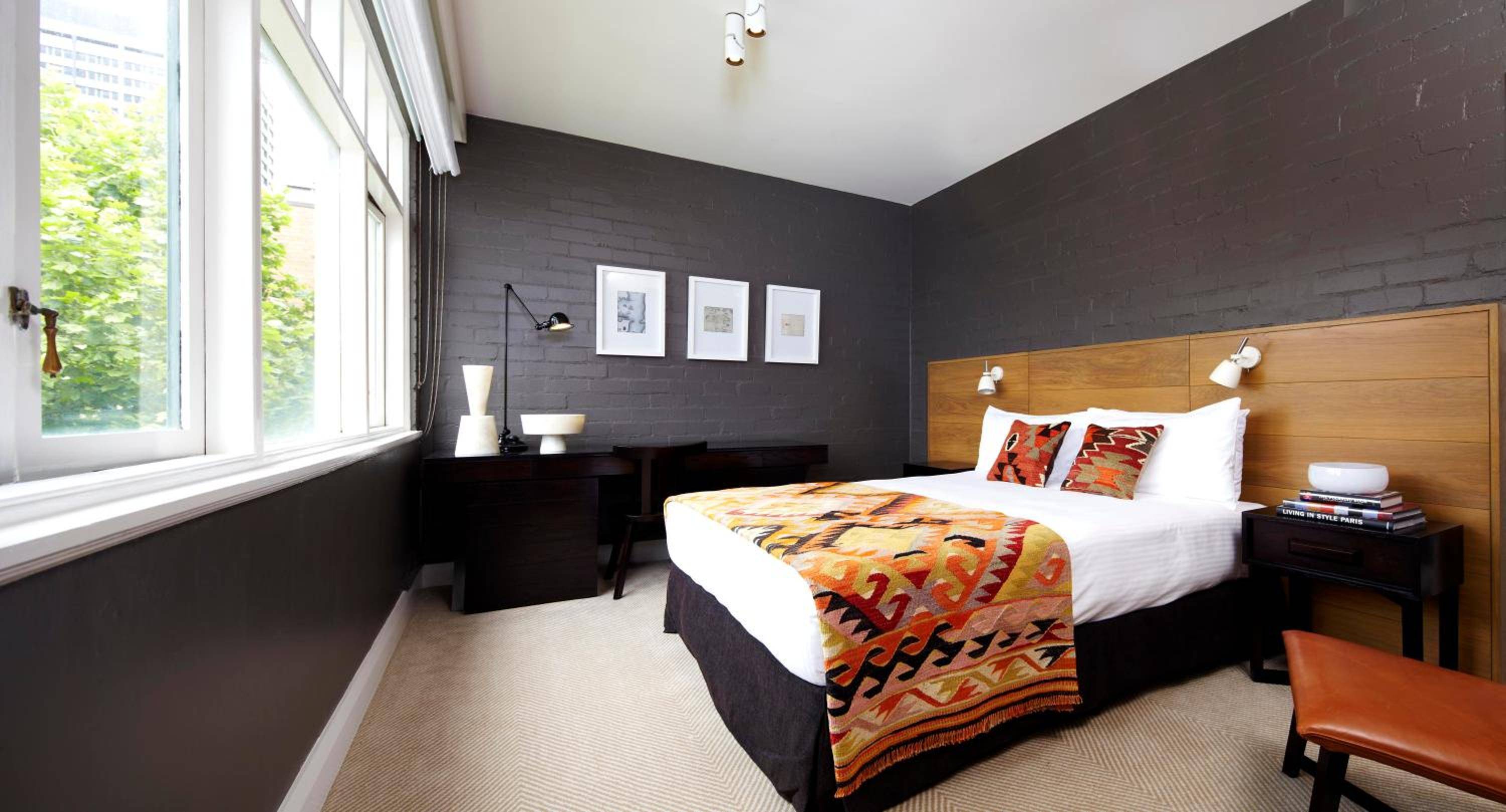 Harbour Rocks Hotel