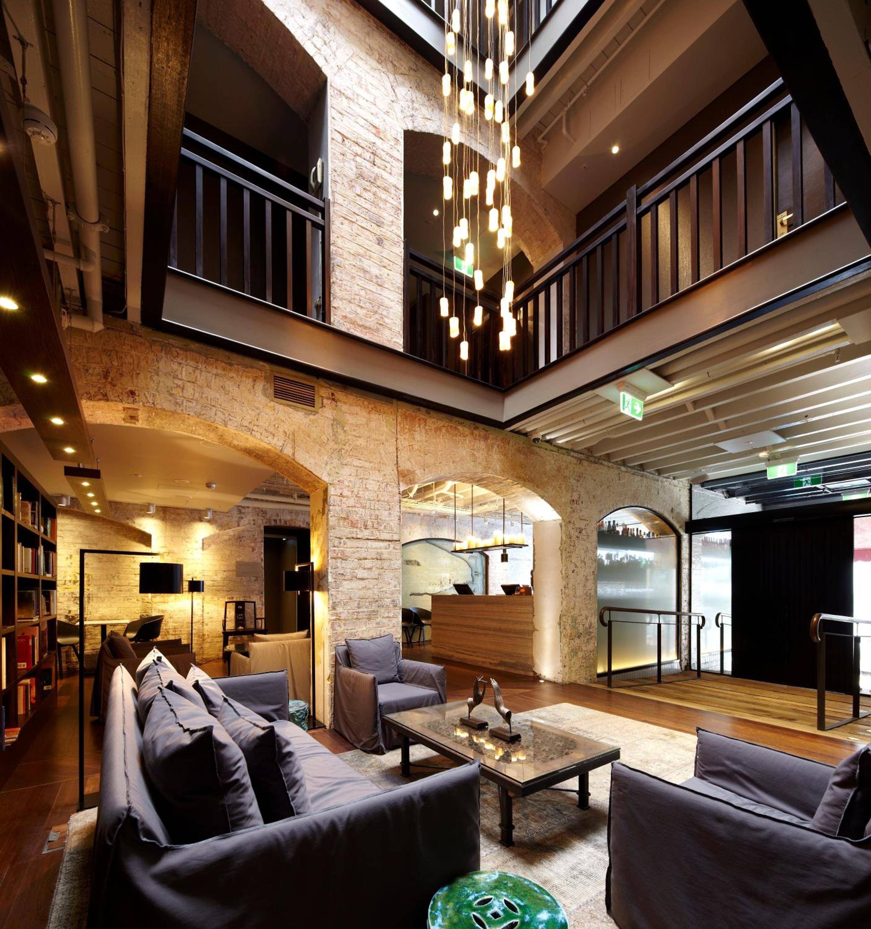 Harbour Rocks Hotel