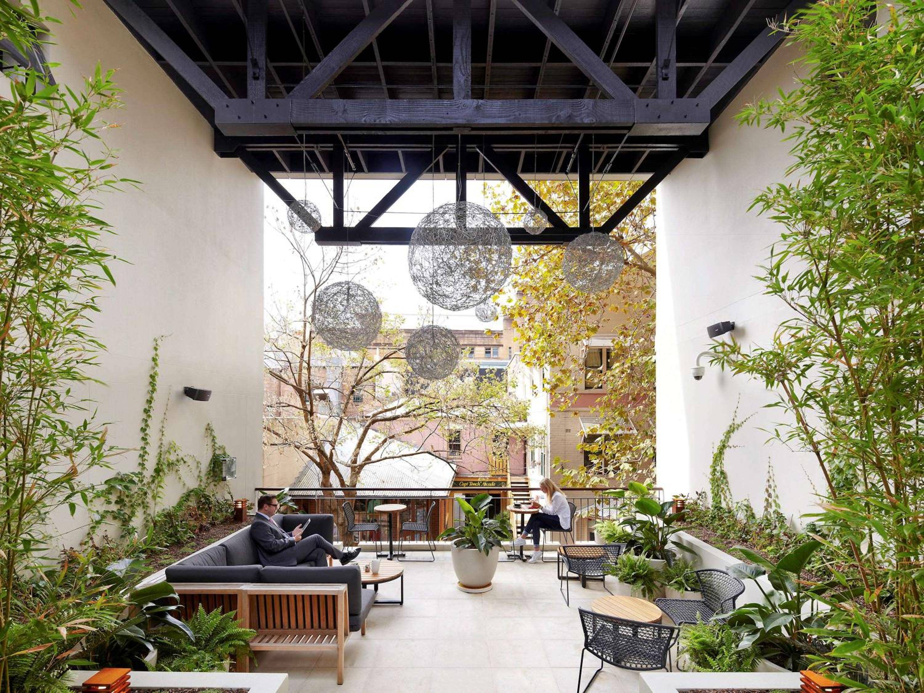 Harbour Rocks Hotel