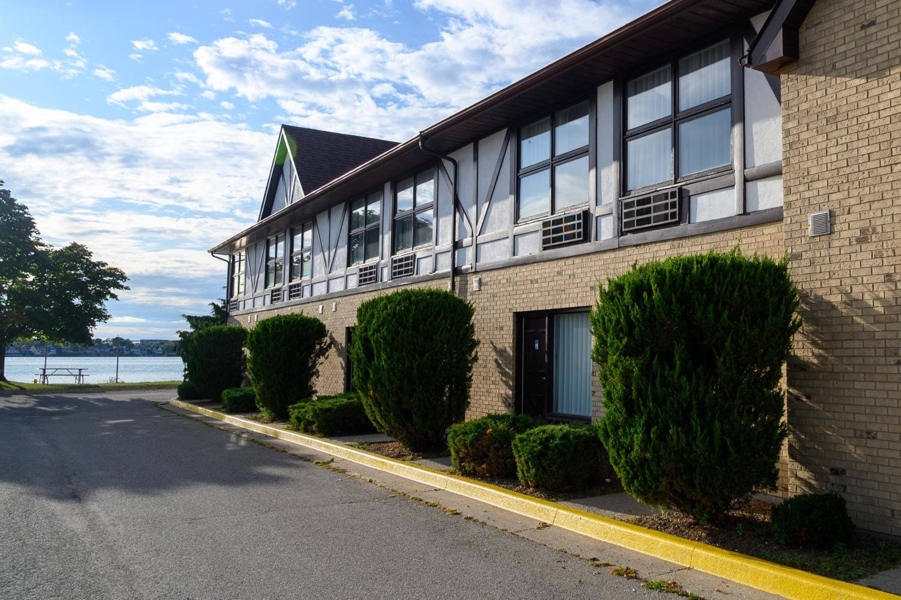 Days Inn by Wyndham Sarnia Harbourfront