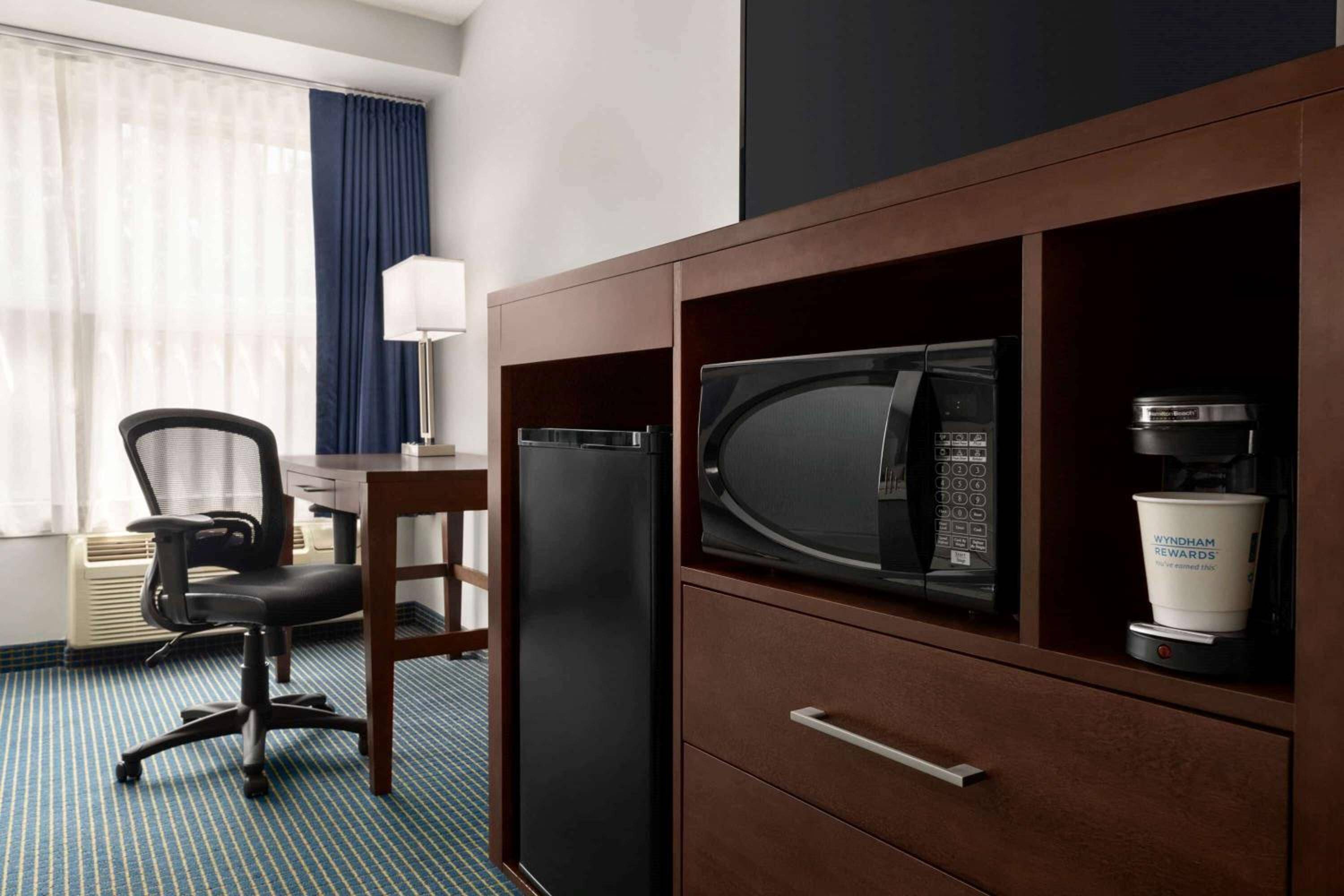 Days Inn by Wyndham Sarnia Harbourfront