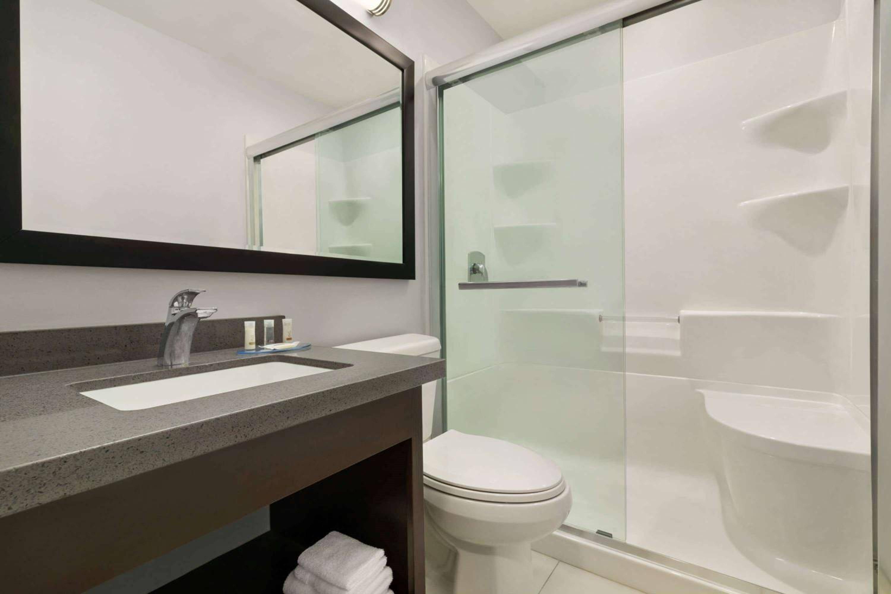 Days Inn by Wyndham Sarnia Harbourfront