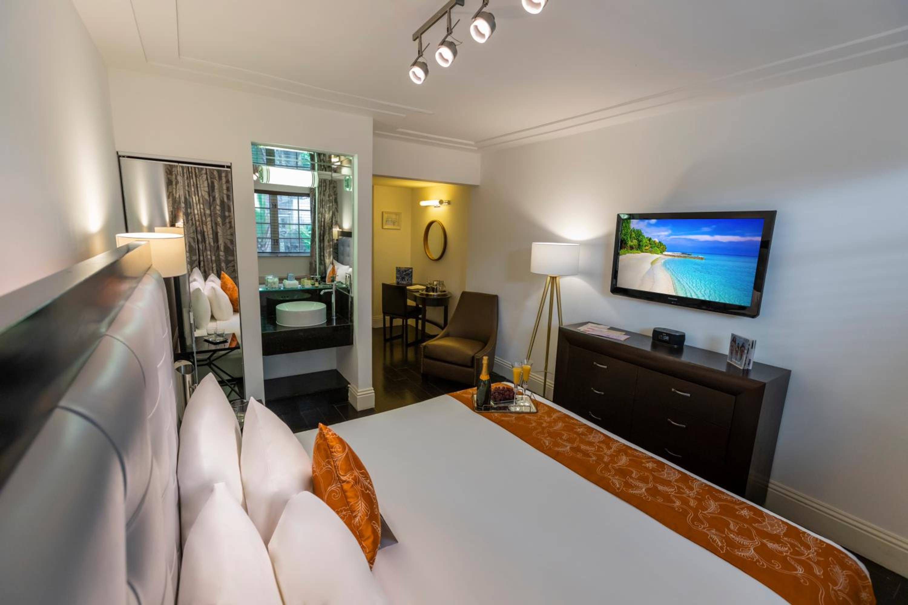 Riviera Suites South Beach