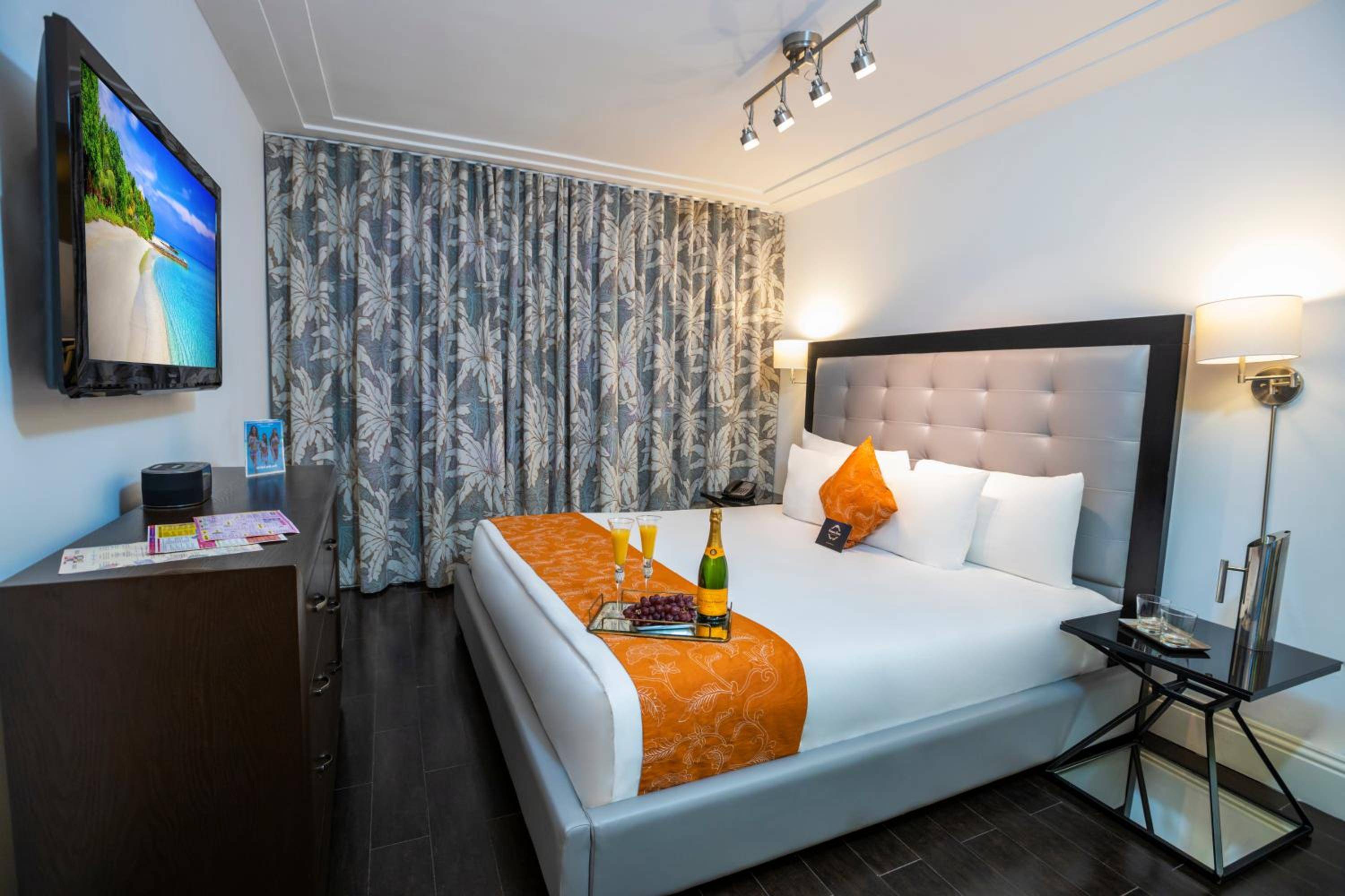 Riviera Suites South Beach