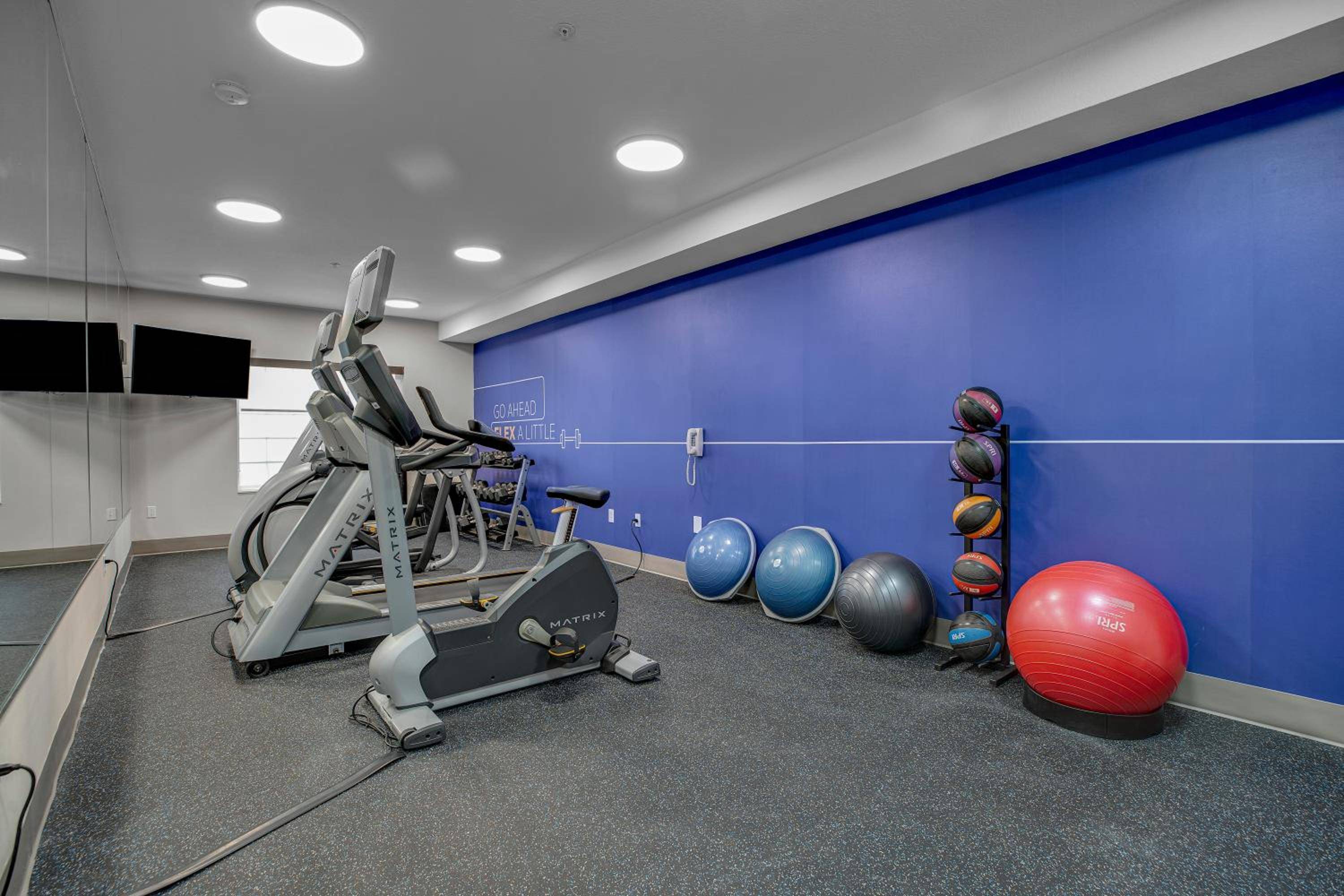 Holiday Inn Express Hotel & Suites Portland - Jantzen Beach, an IHG Hotel