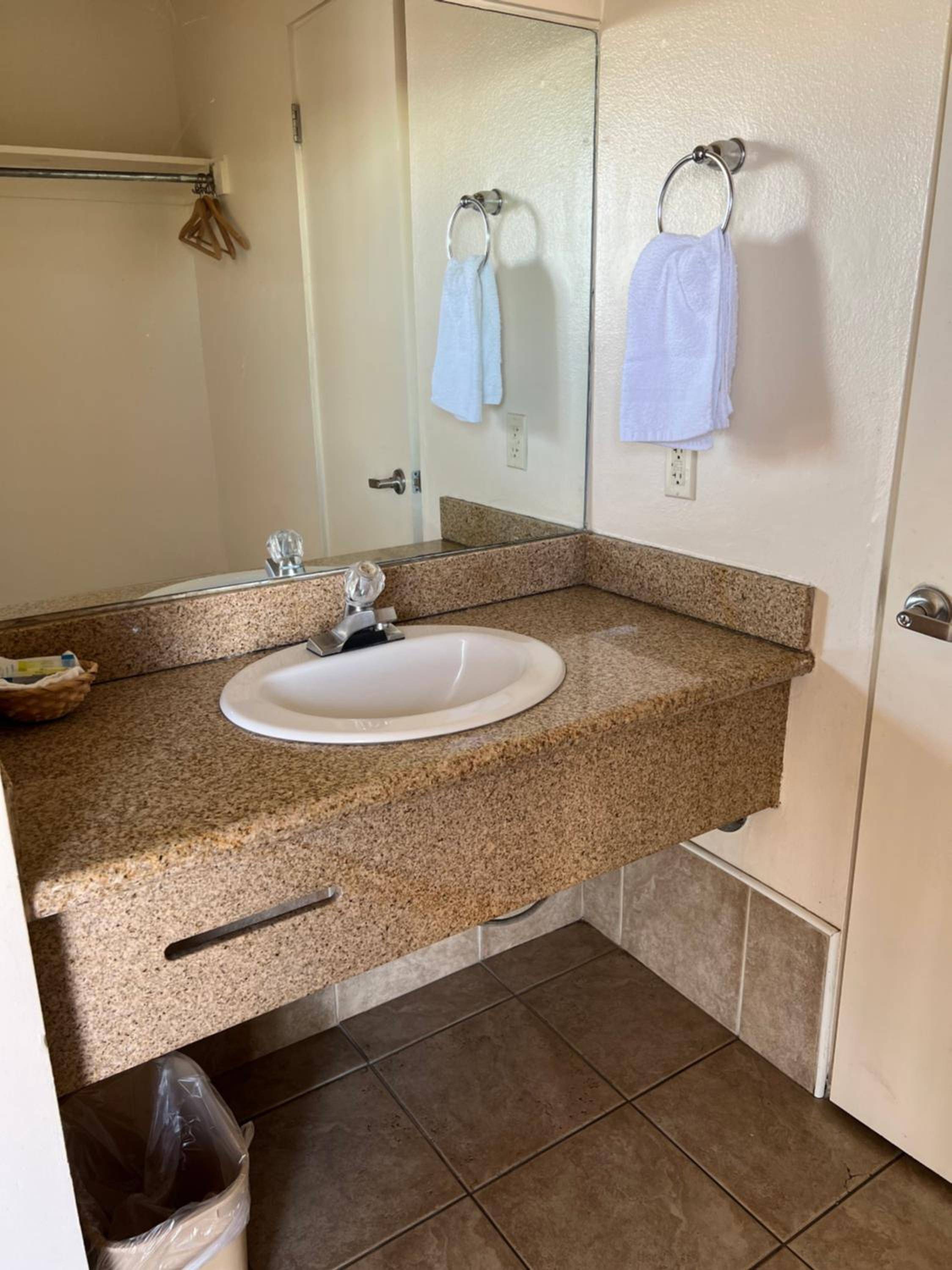 Economy Inn Fresno