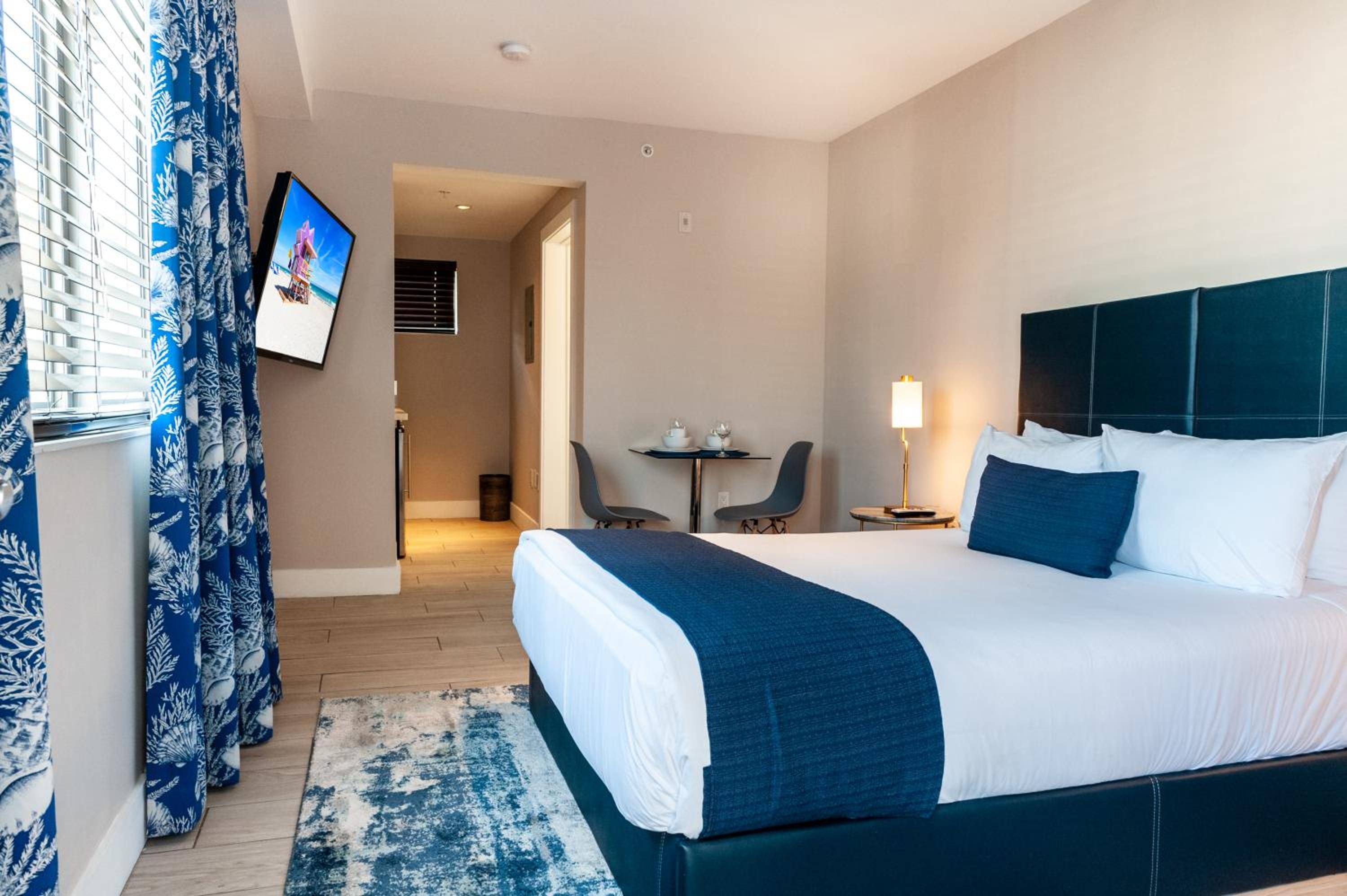 Waterside Hotel and Suites