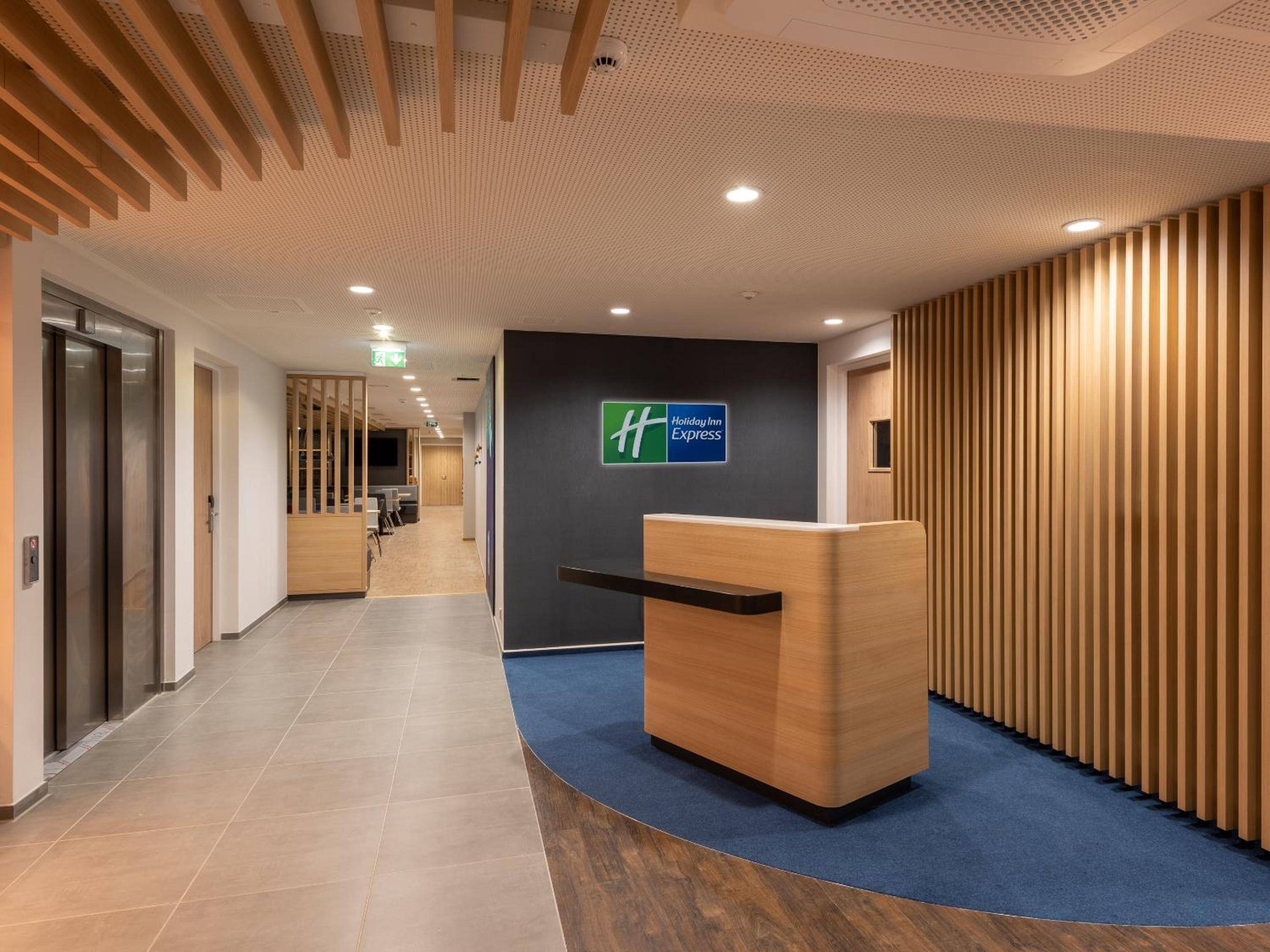 Holiday Inn Express - Hamburg South A7-AS42, an IHG Hotel
