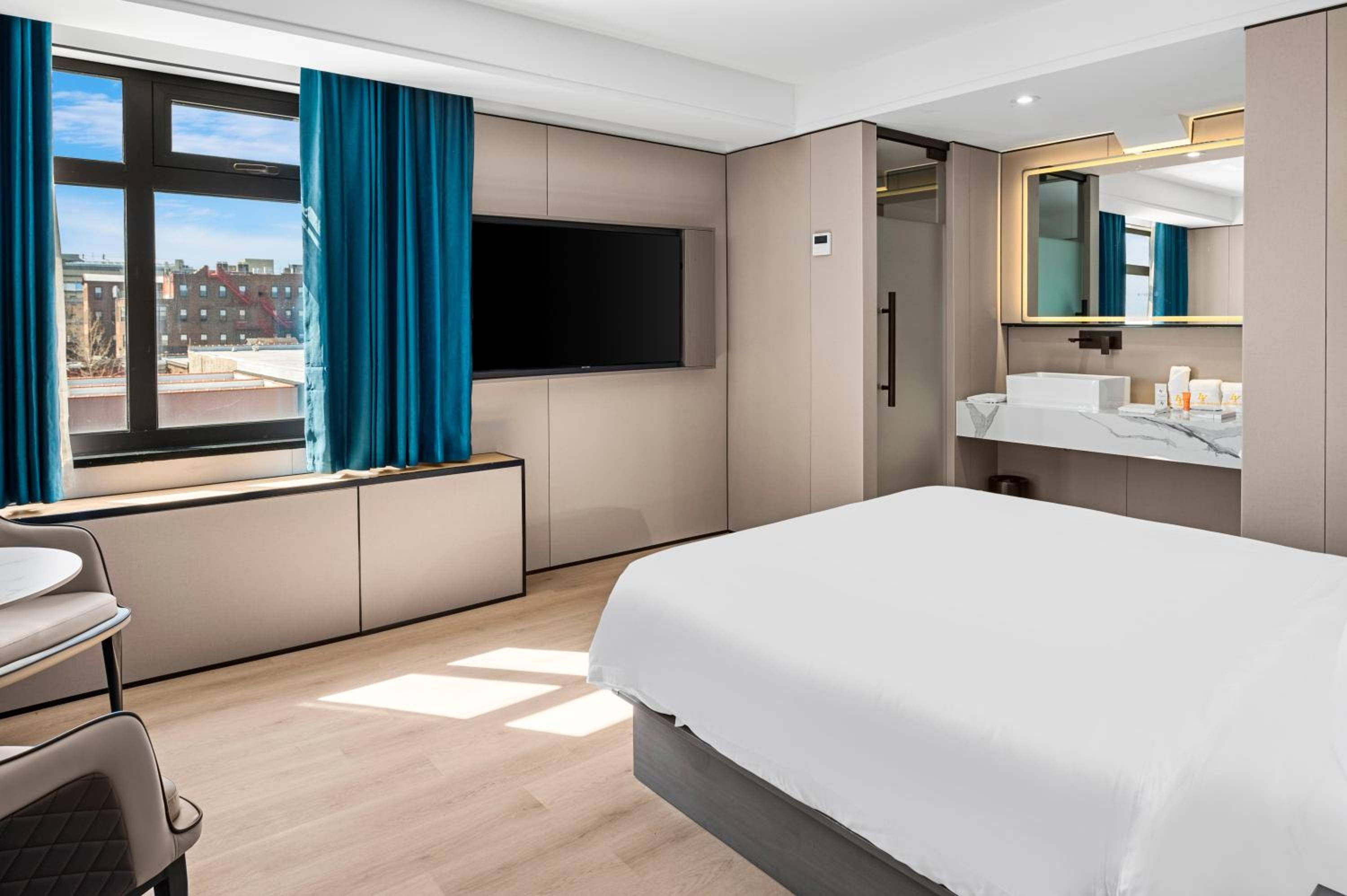 LY New York Hotel