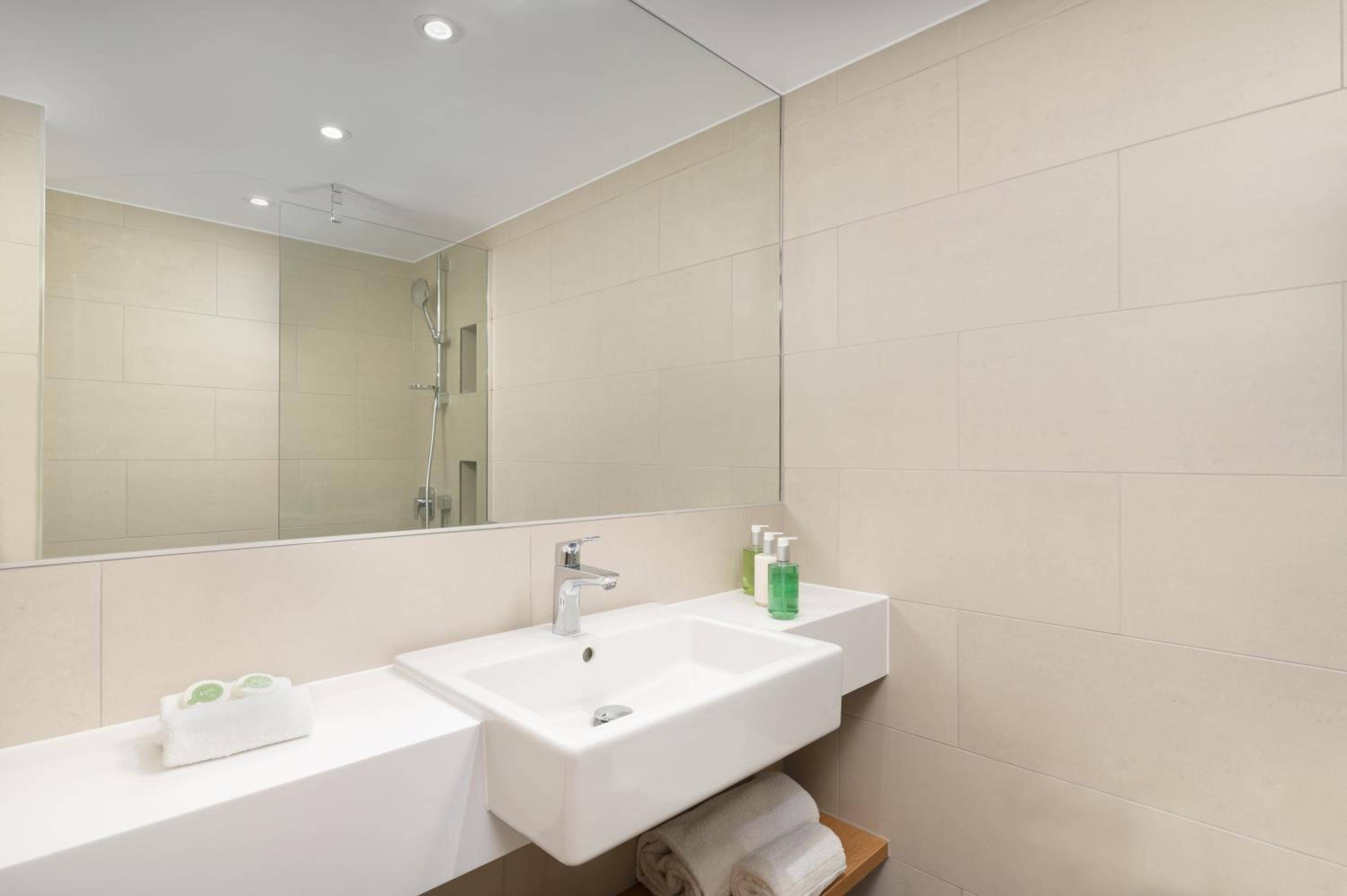 The Lincoln Suites