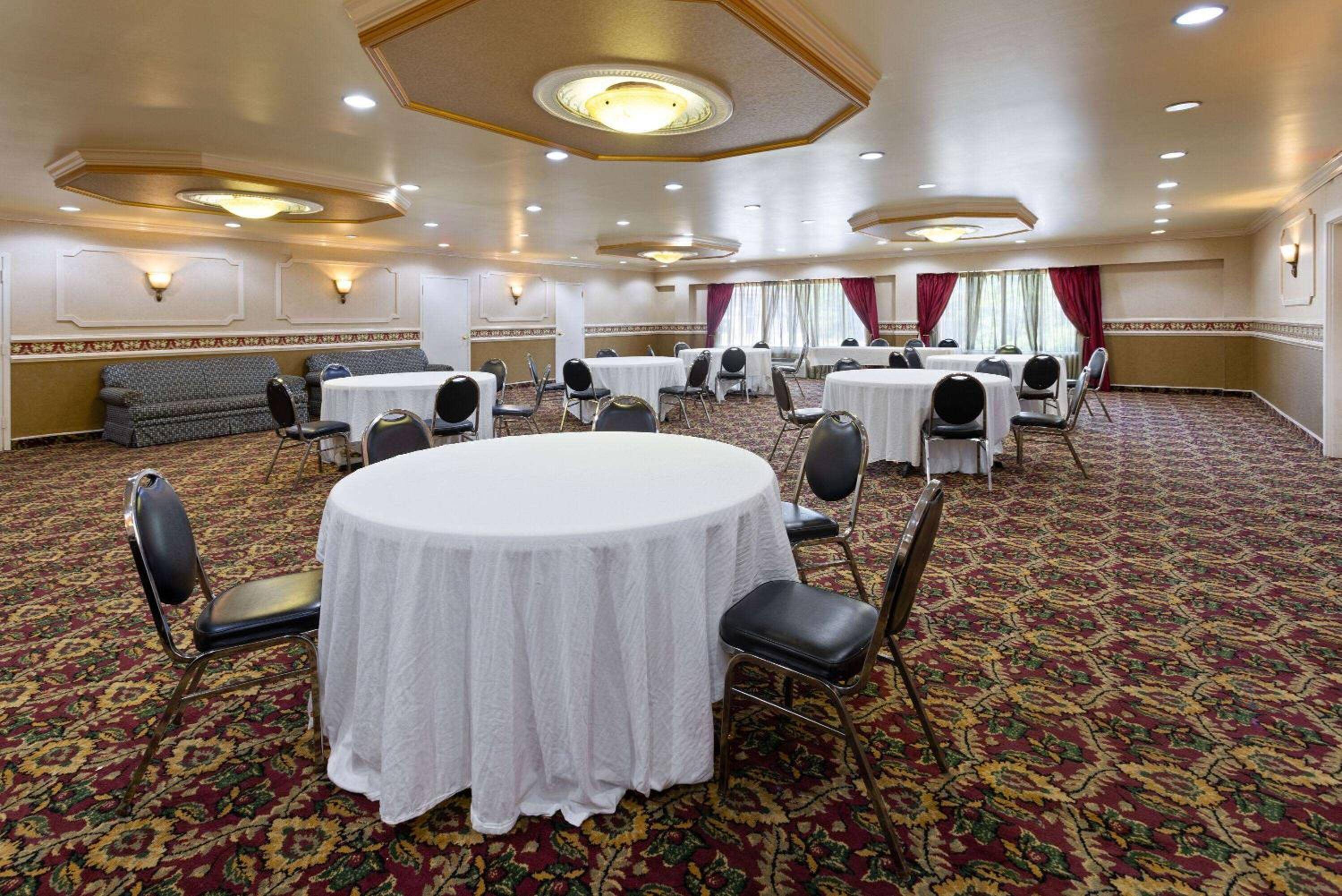 Howard Johnson by Wyndham Galloway Atlantic City Area
