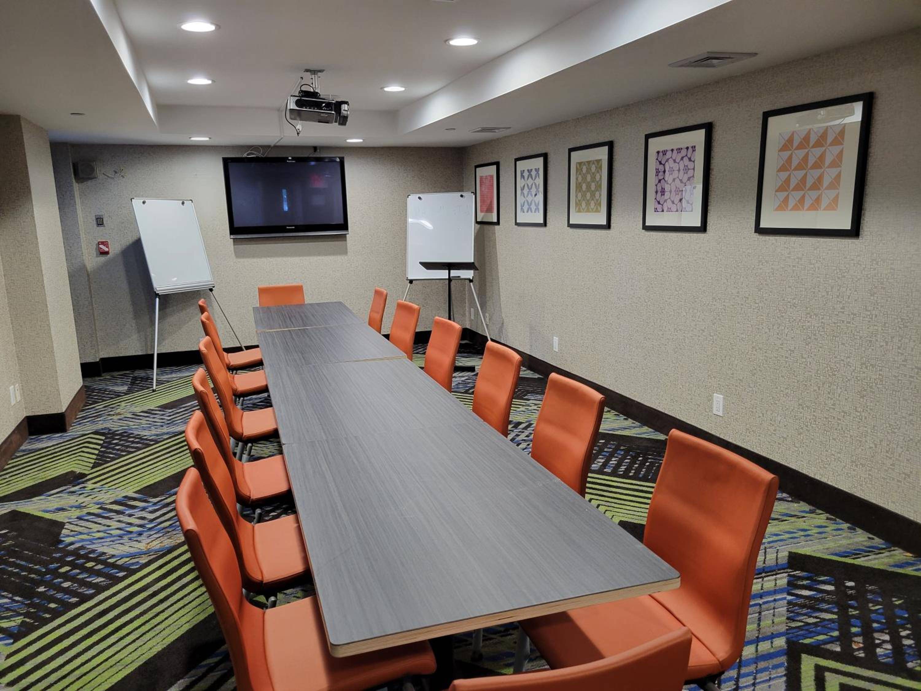 Holiday Inn Express Maspeth, an IHG Hotel