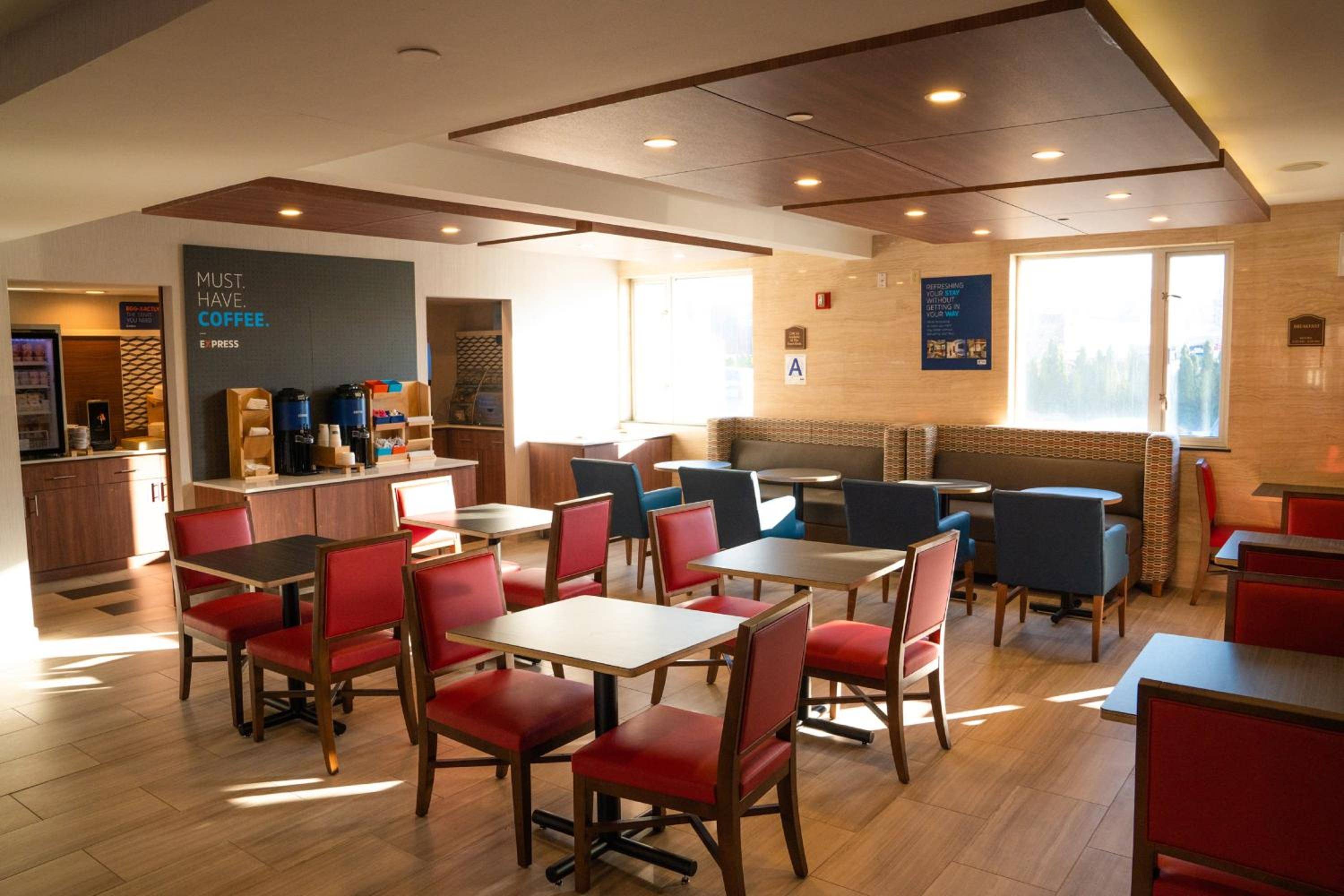 Holiday Inn Express Maspeth, an IHG Hotel