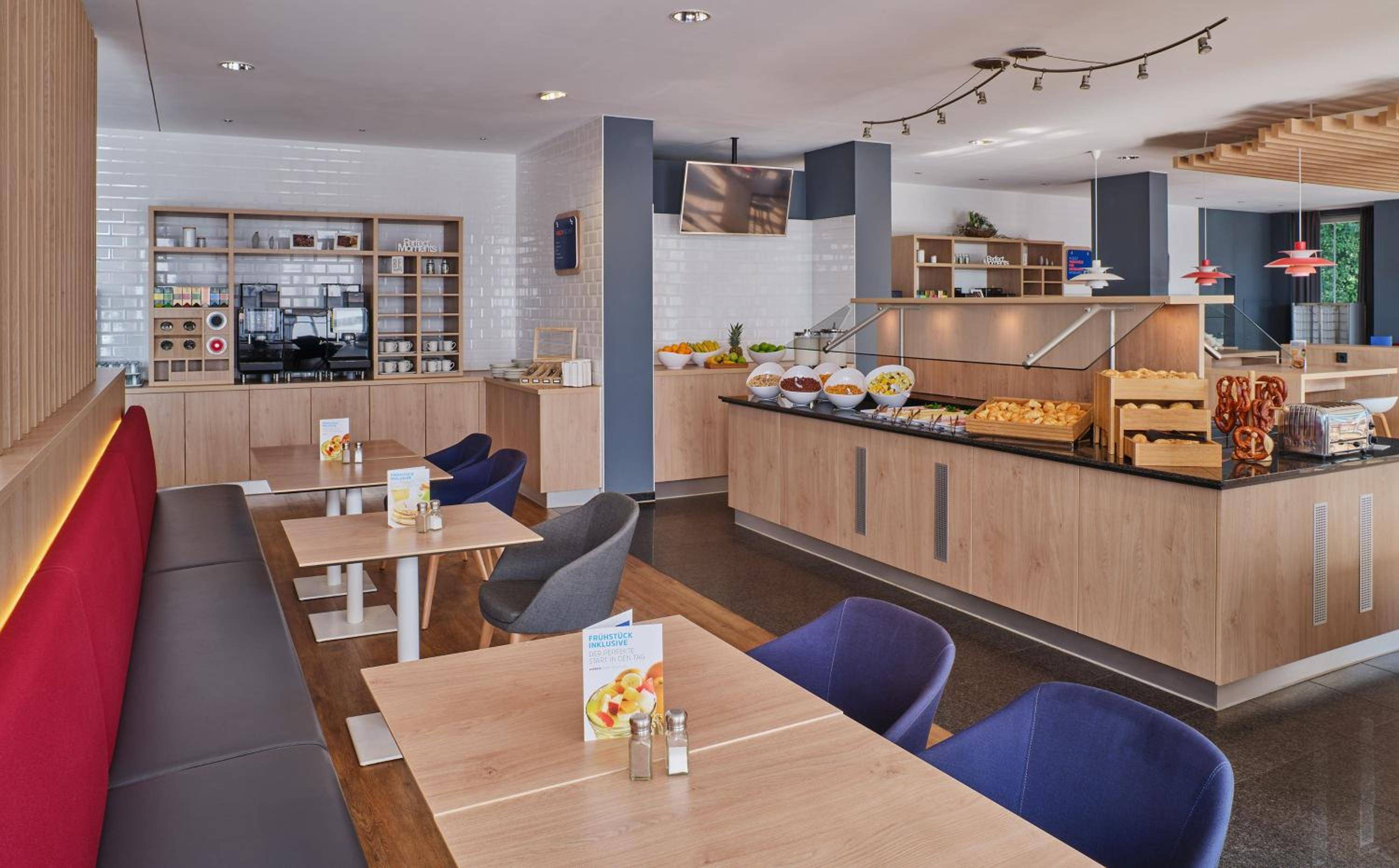 Holiday Inn Express Frankfurt Airport, an IHG Hotel