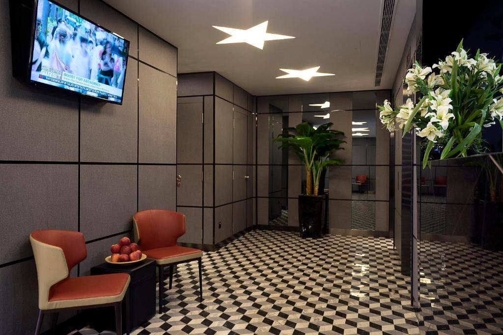 Hotel 81 Premier Hollywood