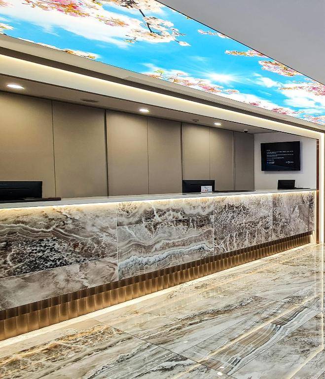 Hotel 81 Palace