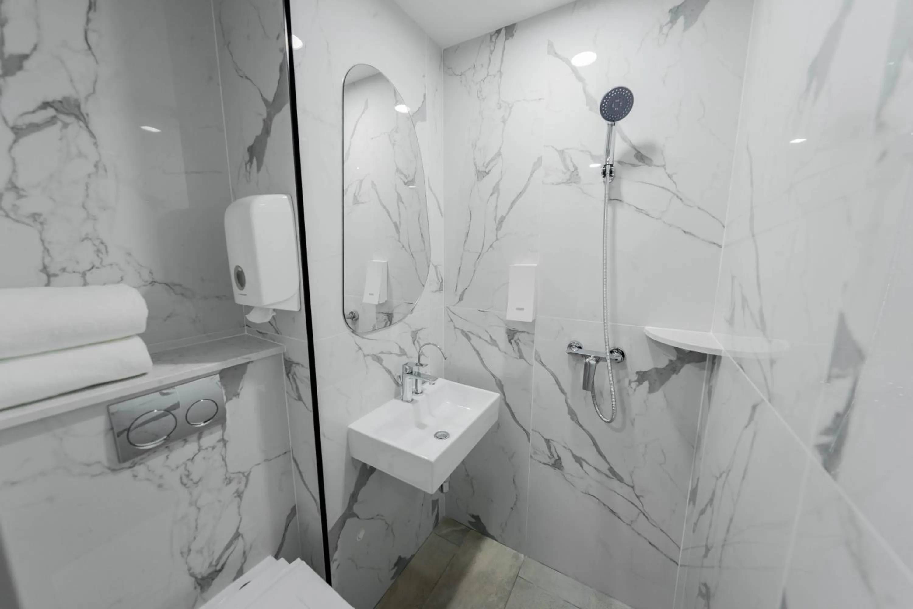 Hotel 81 Palace