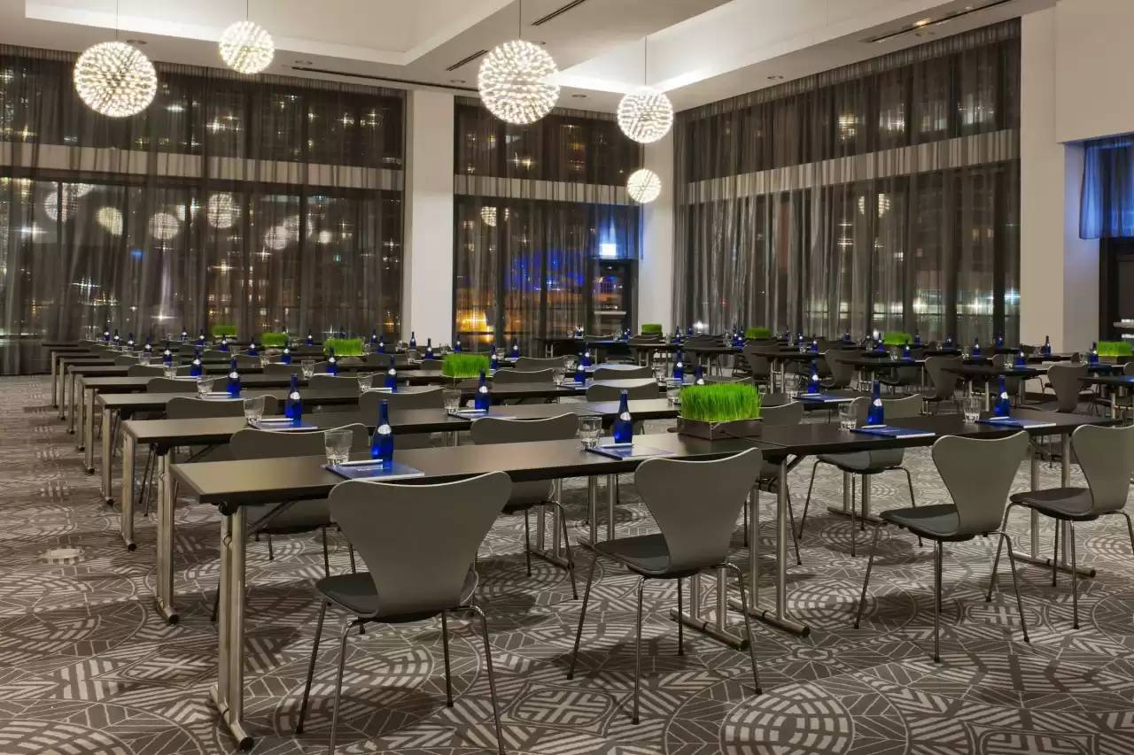 Radisson Blu Aqua Hotel, Chicago