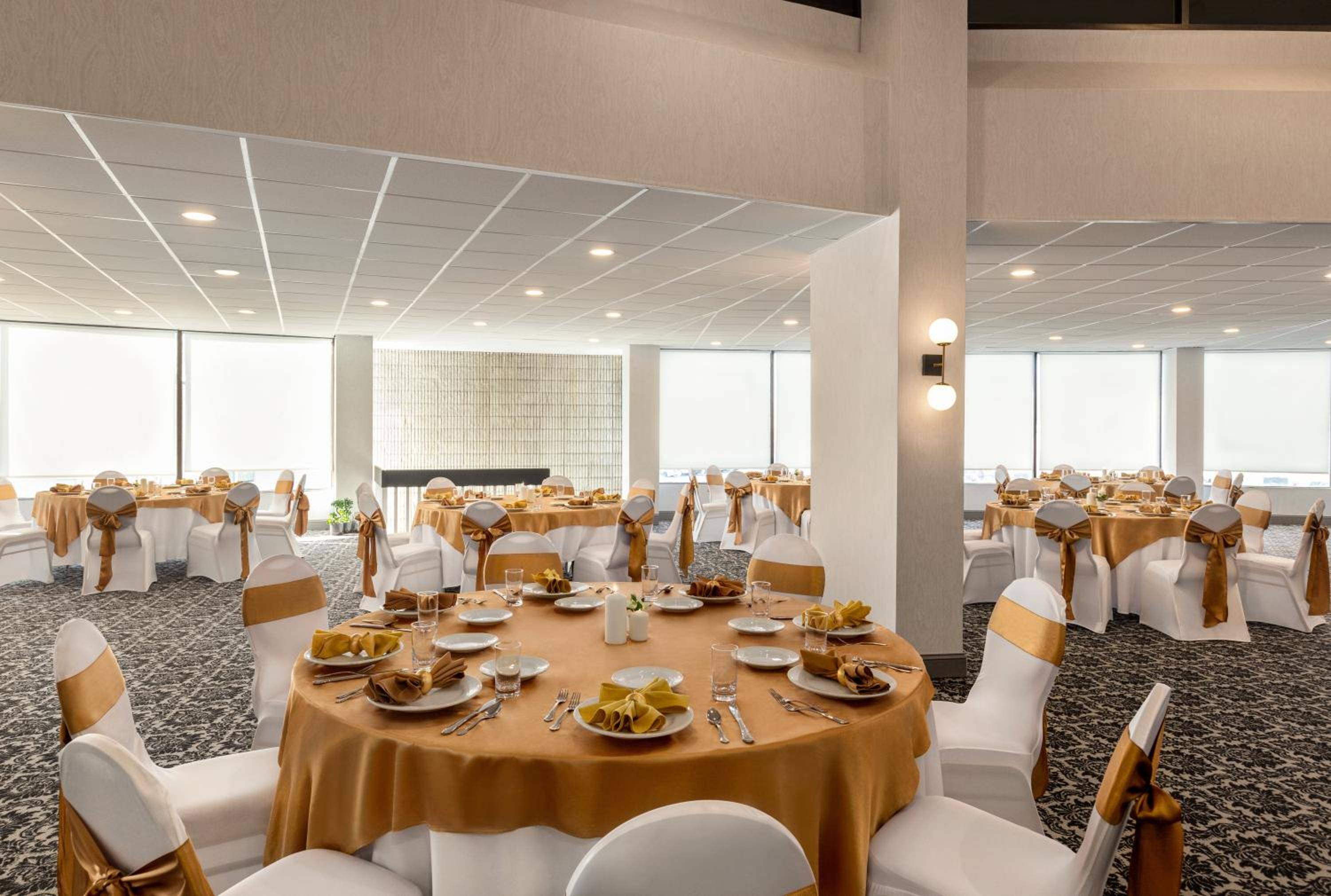 Holiday Inn Philadelphia Arpt-Stadium Area by IHG