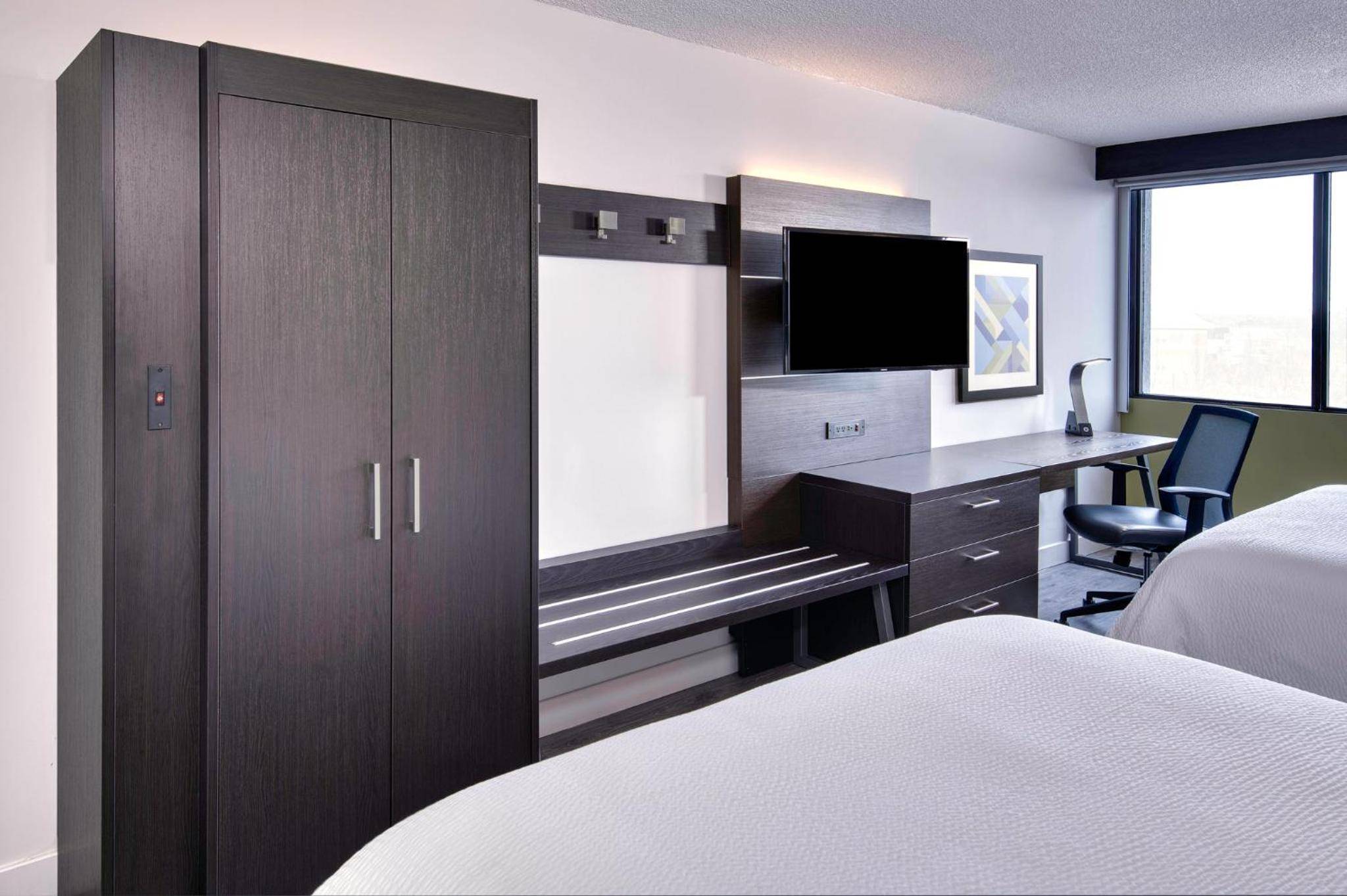 Holiday Inn Express & Suites Mississauga-Toronto Southwest, an IHG Hotel